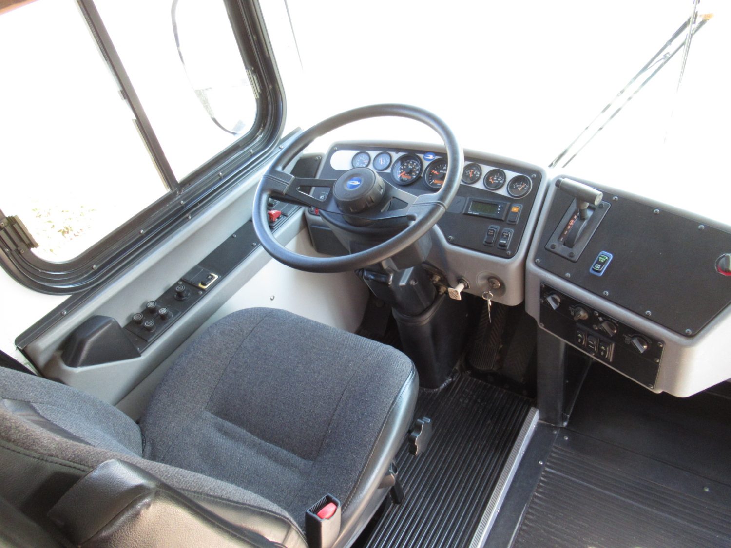 2005 Blue Bird All American 44 Passenger Commercial Bus - B27490 - Image 5