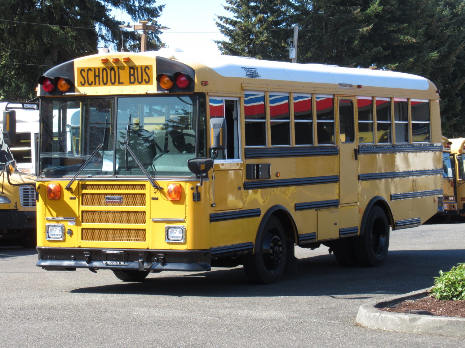 2006 Thomas Saf-T-Liner 16+3 ADA Short School Bus - B65748 - Image 2