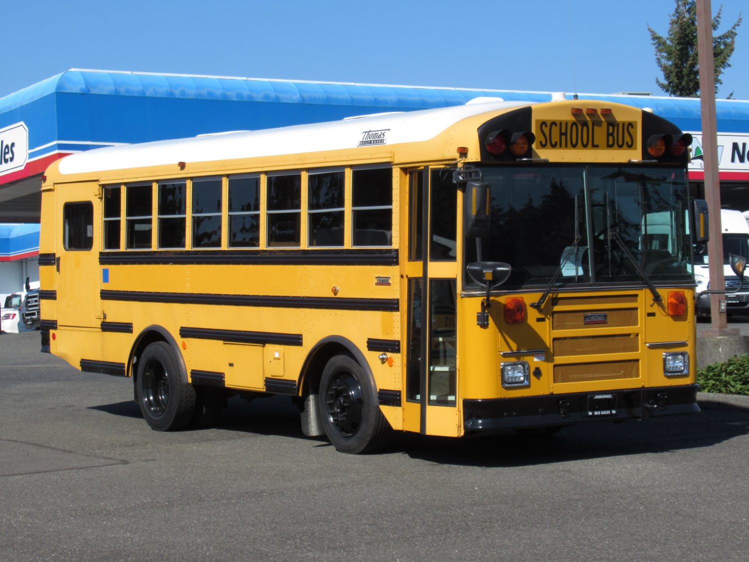 2006 Thomas Saf-T-Liner 16+3 ADA Short School Bus - B65748