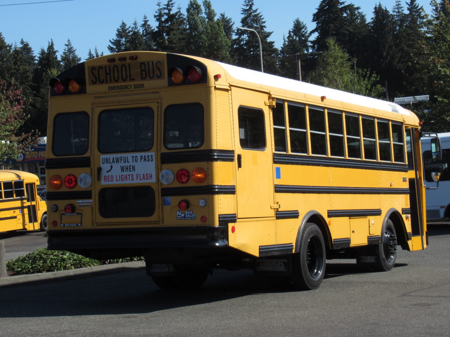 2006 Thomas Saf-T-Liner 16+3 ADA Short School Bus - B65748 - Image 3
