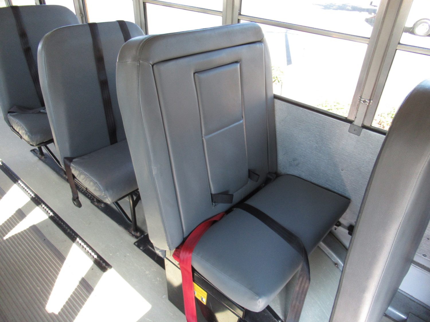 2006 Thomas Saf-T-Liner 16+3 ADA Short School Bus - B65748 - Image 9