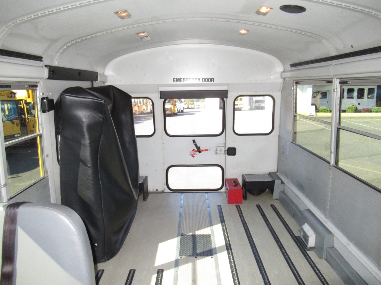 2006 Thomas Saf-T-Liner 16+3 ADA Short School Bus - B65748 - Image 7