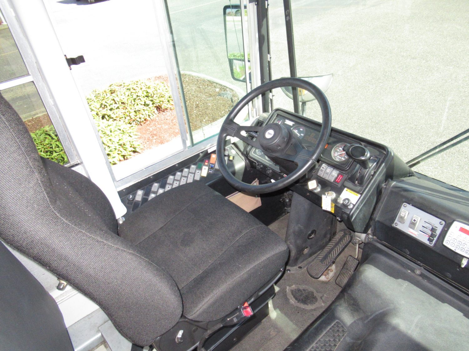 2006 Thomas Saf-T-Liner 16+3 ADA Short School Bus - B65748 - Image 5