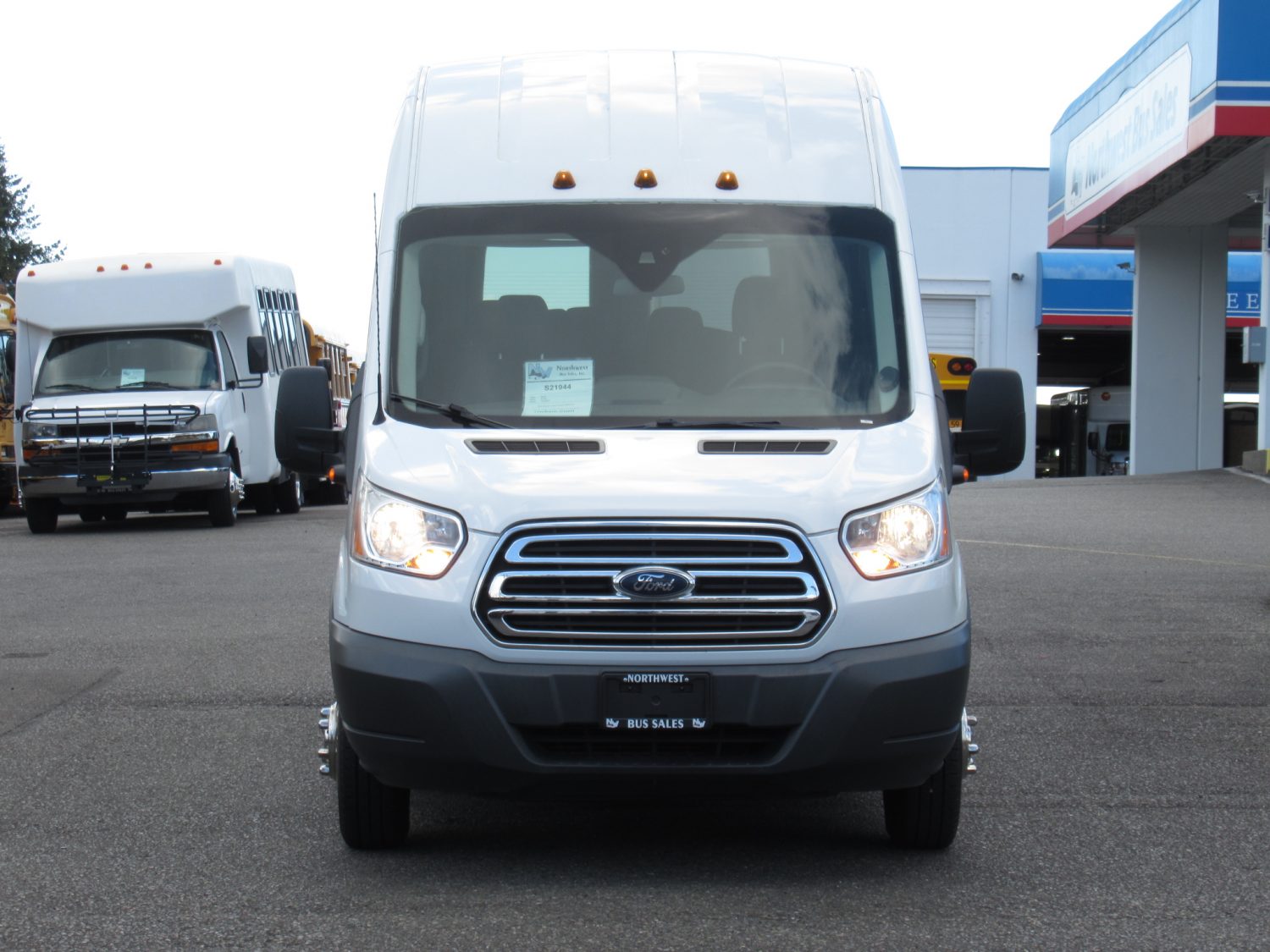 2015 Ford Transit 14 Passenger Van + Rear Luggage - S21944 - Image 12
