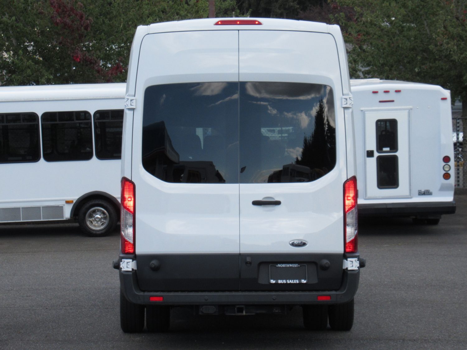 2015 Ford Transit 14 Passenger Van + Rear Luggage - S21944 - Image 11