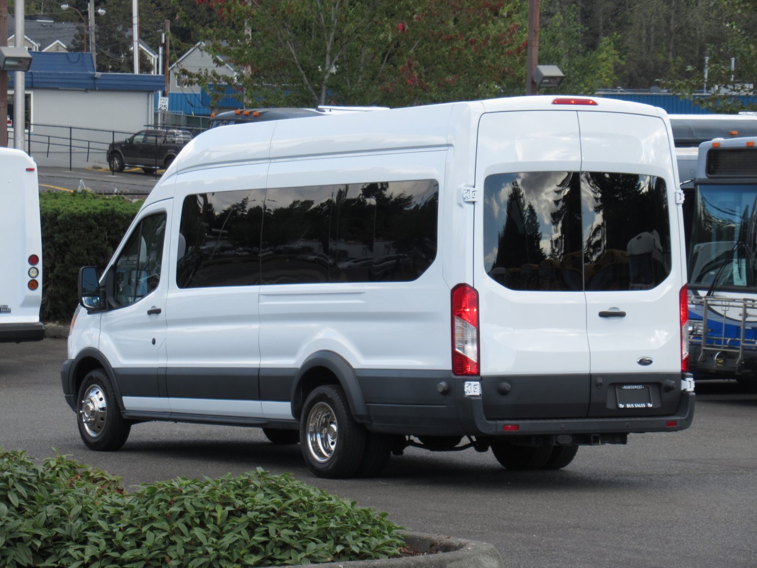 2015 Ford Transit 14 Passenger Van + Rear Luggage - S21944 - Image 4