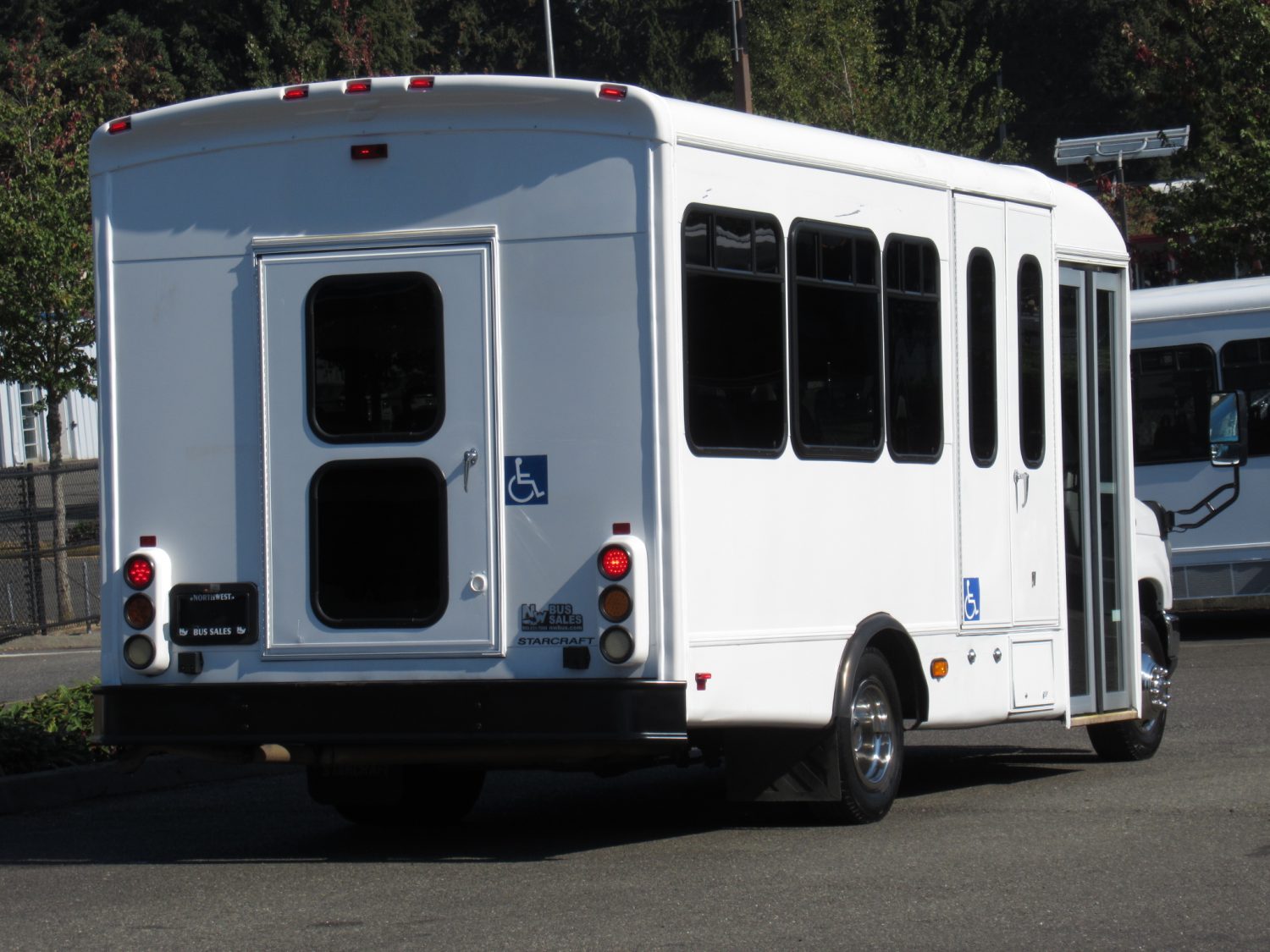 2009 Ford Starcraft Allstar 10 Passenger + 1 Wheelchair ADA Shuttle Bus - S81170 - Image 3