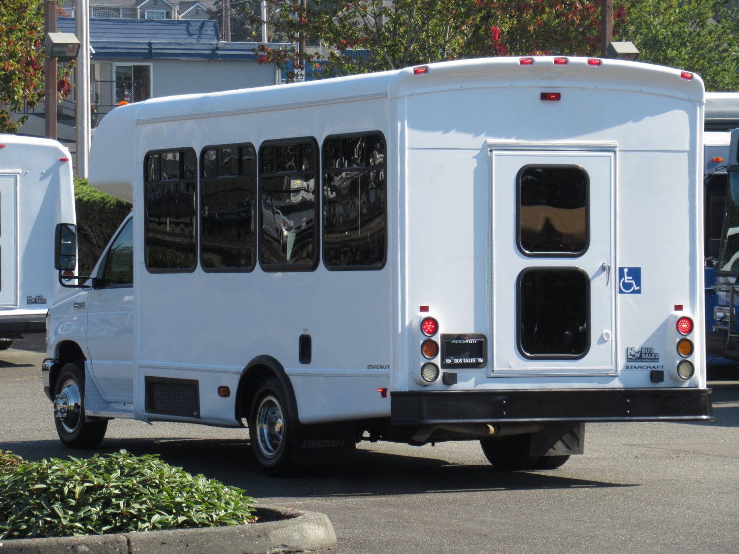 2009 Ford Starcraft Allstar 10 Passenger + 1 Wheelchair ADA Shuttle Bus - S81170 - Image 4