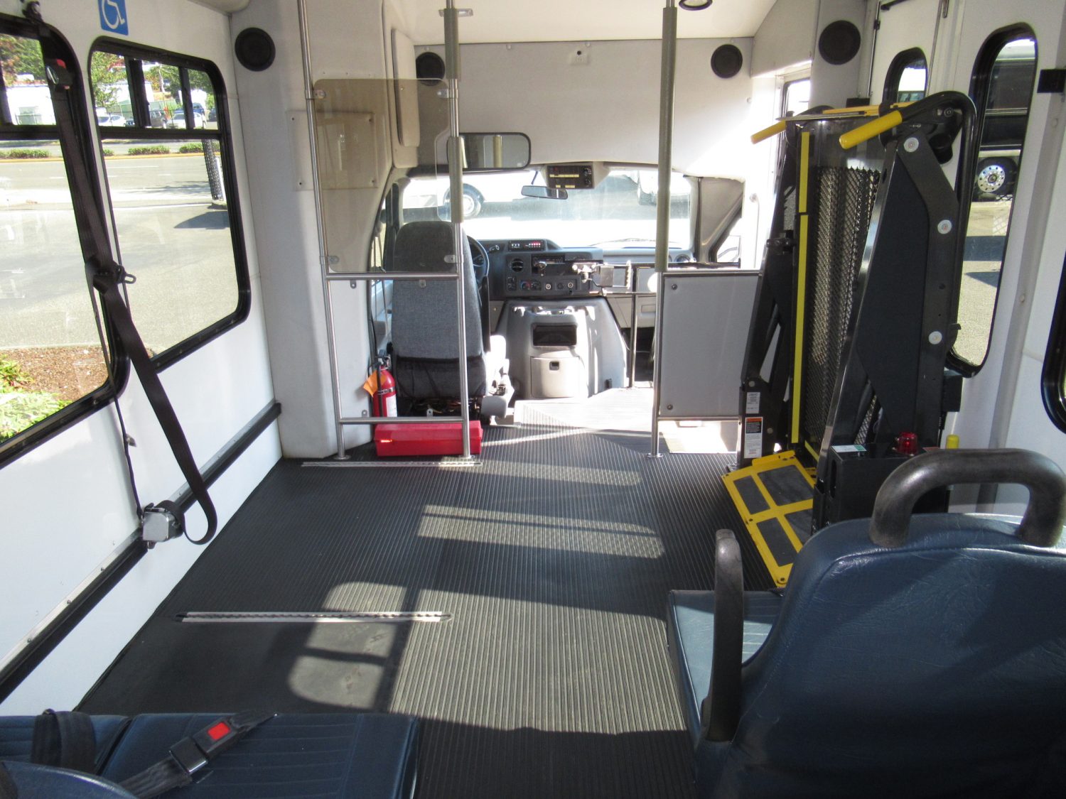 2009 Ford Starcraft Allstar 10 Passenger + 1 Wheelchair ADA Shuttle Bus - S81170 - Image 8