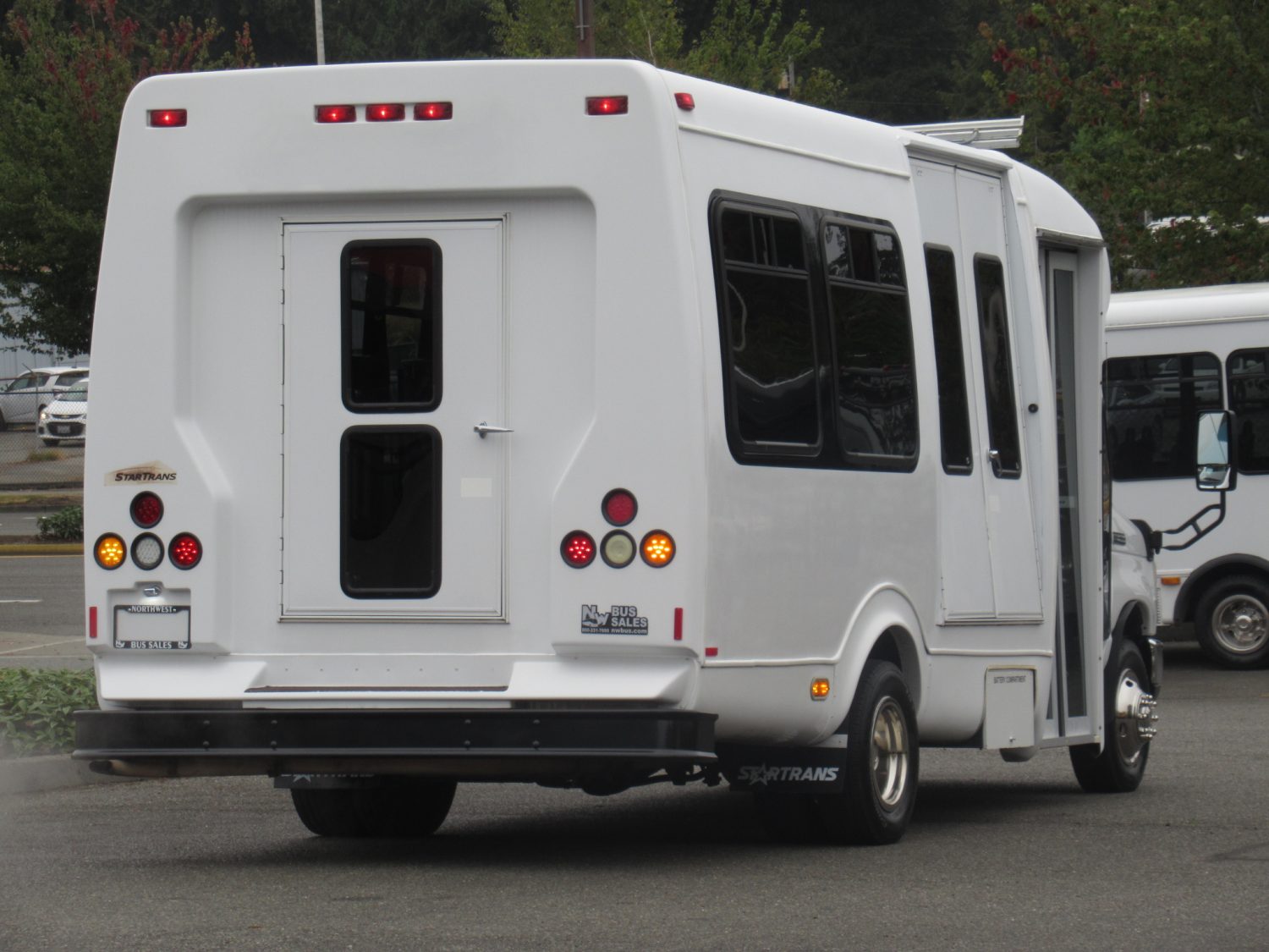 2009 Ford Startrans Senator 14 Passenger ADA Shuttle Bus - S42257 - Image 3