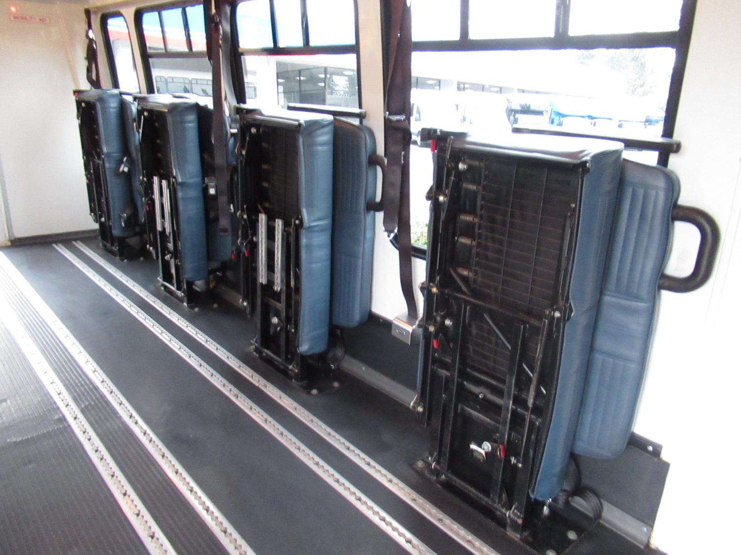 2009 Ford Startrans Senator 14 Passenger ADA Shuttle Bus - S42257 - Image 10