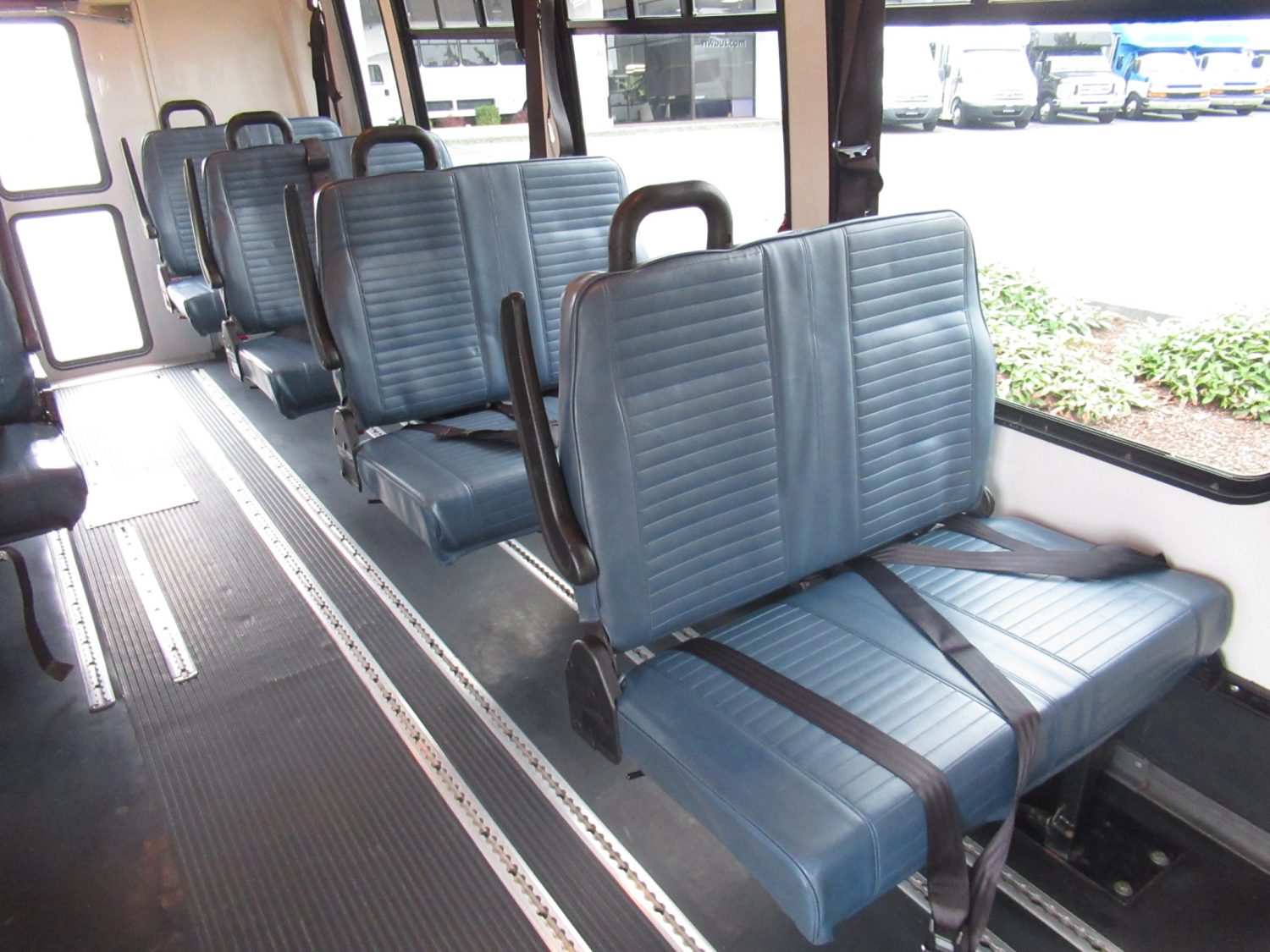 2009 Ford Startrans Senator 14 Passenger ADA Shuttle Bus - S42257 - Image 9