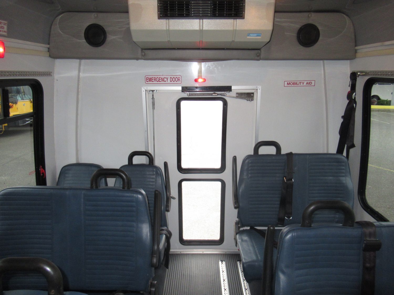 2009 Ford Startrans Senator 14 Passenger ADA Shuttle Bus - S42257 - Image 7