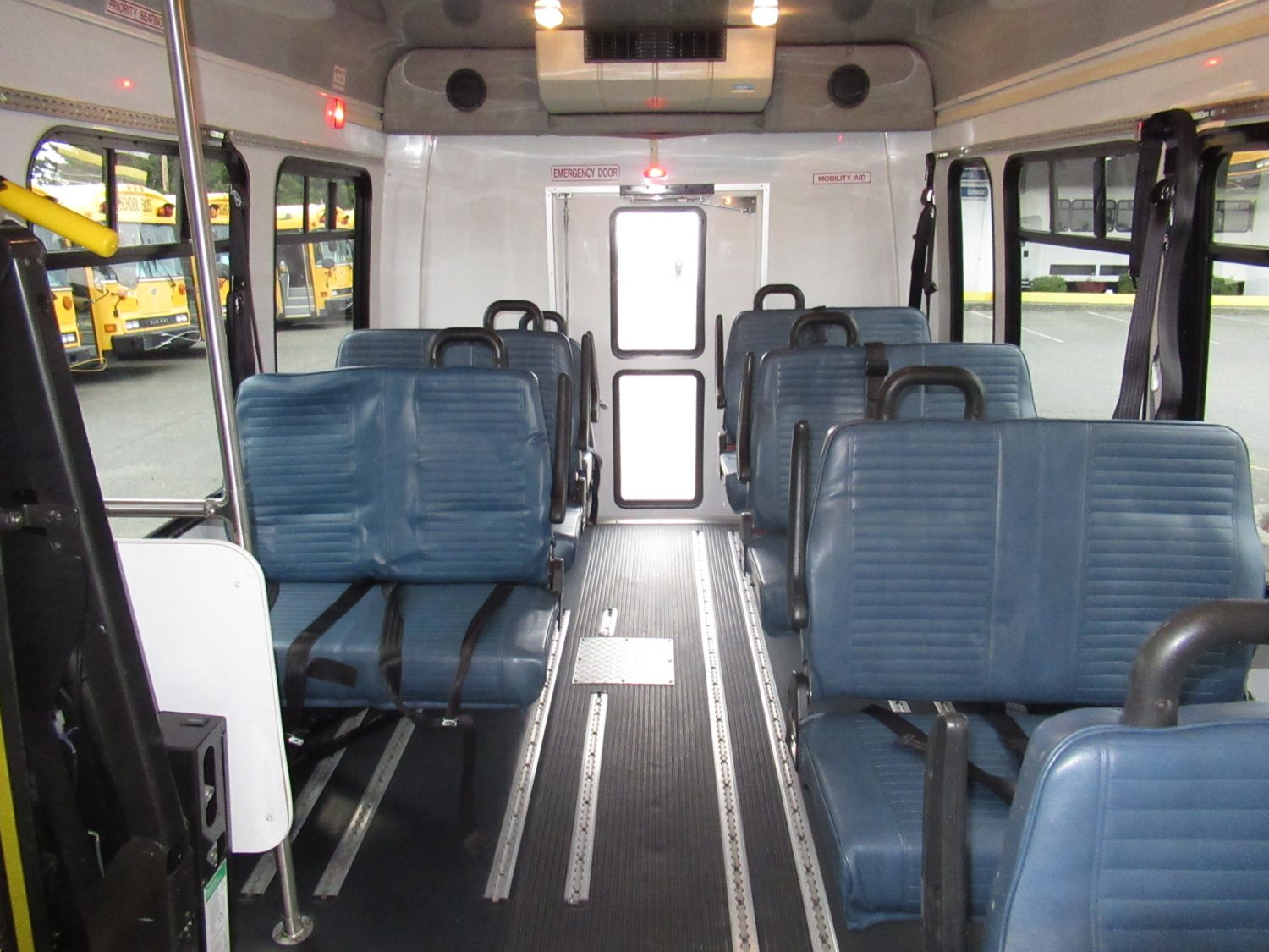 2009 Ford Startrans Senator 14 Passenger ADA Shuttle Bus - S42257 - Image 6