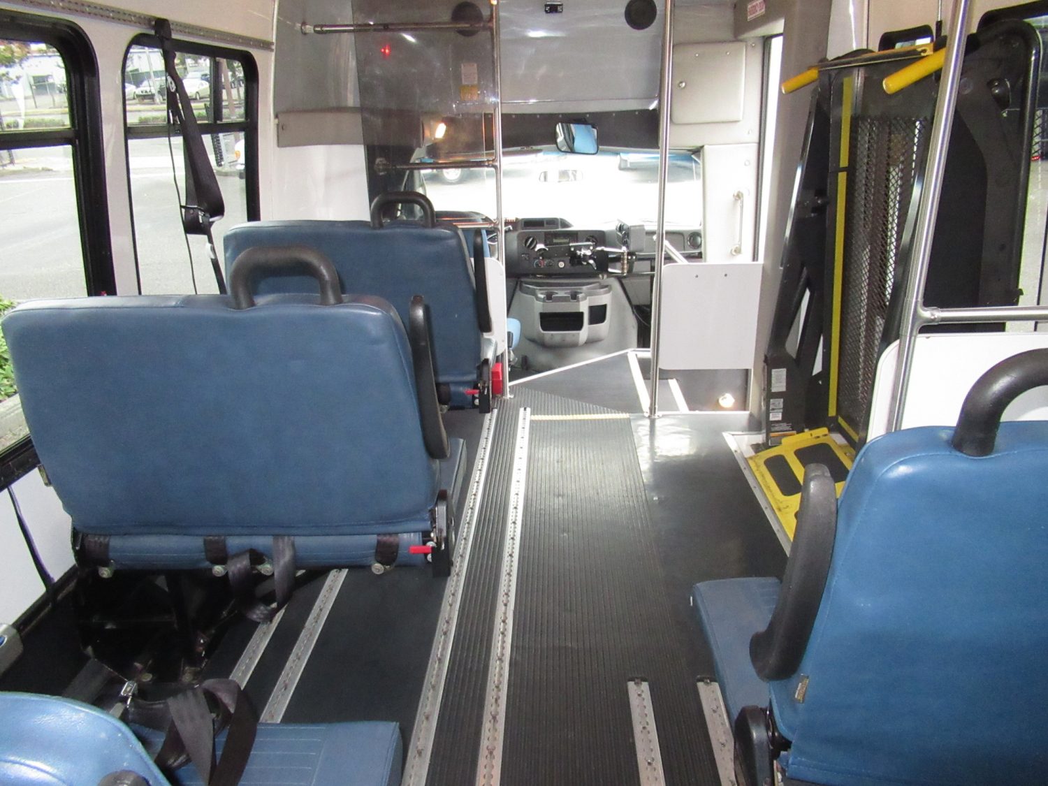 2009 Ford Startrans Senator 14 Passenger ADA Shuttle Bus - S42257 - Image 8