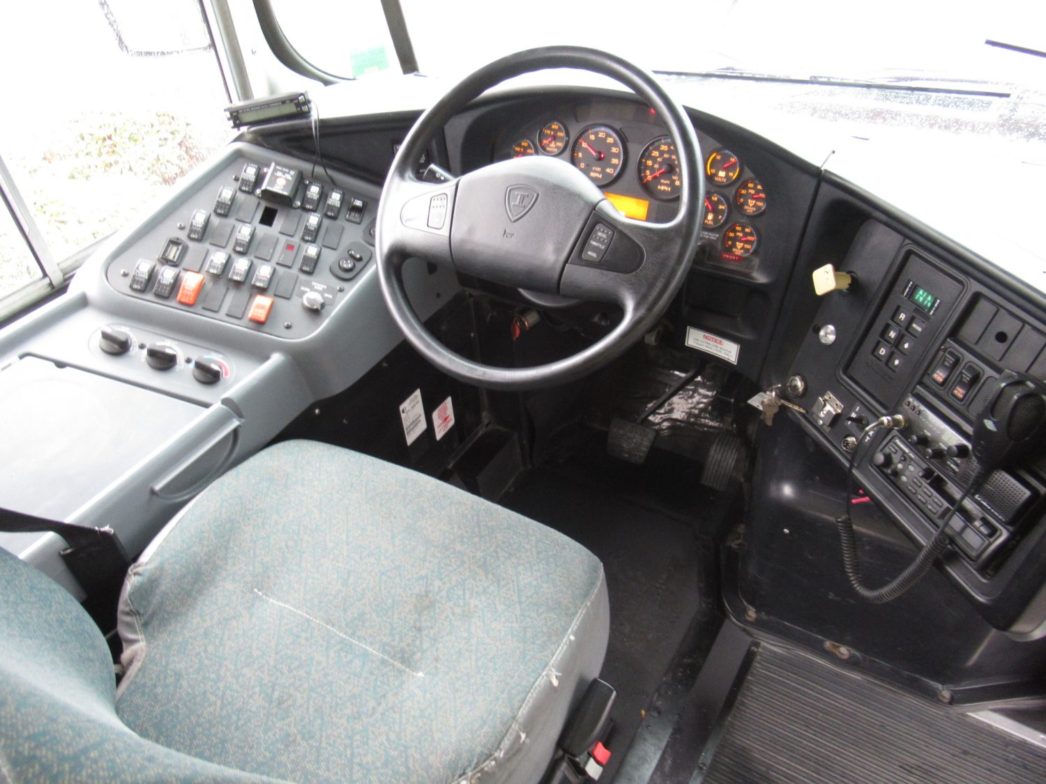 2010 IC CE-300 71 Passenger School Bus - B89343 - Image 5