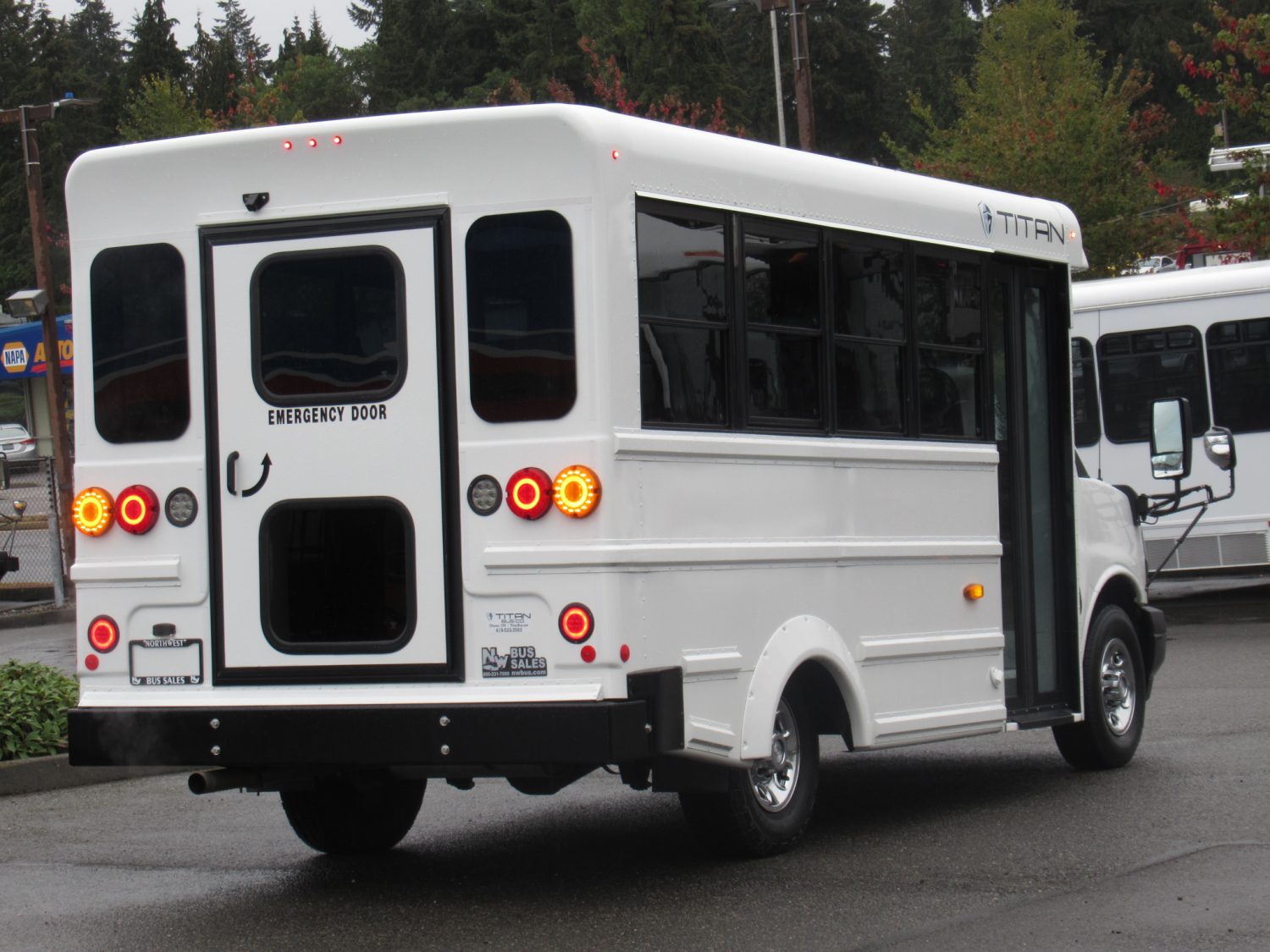 2018 Chevrolet Titan 14 Passenger Daycare Bus - B29925 - Image 3