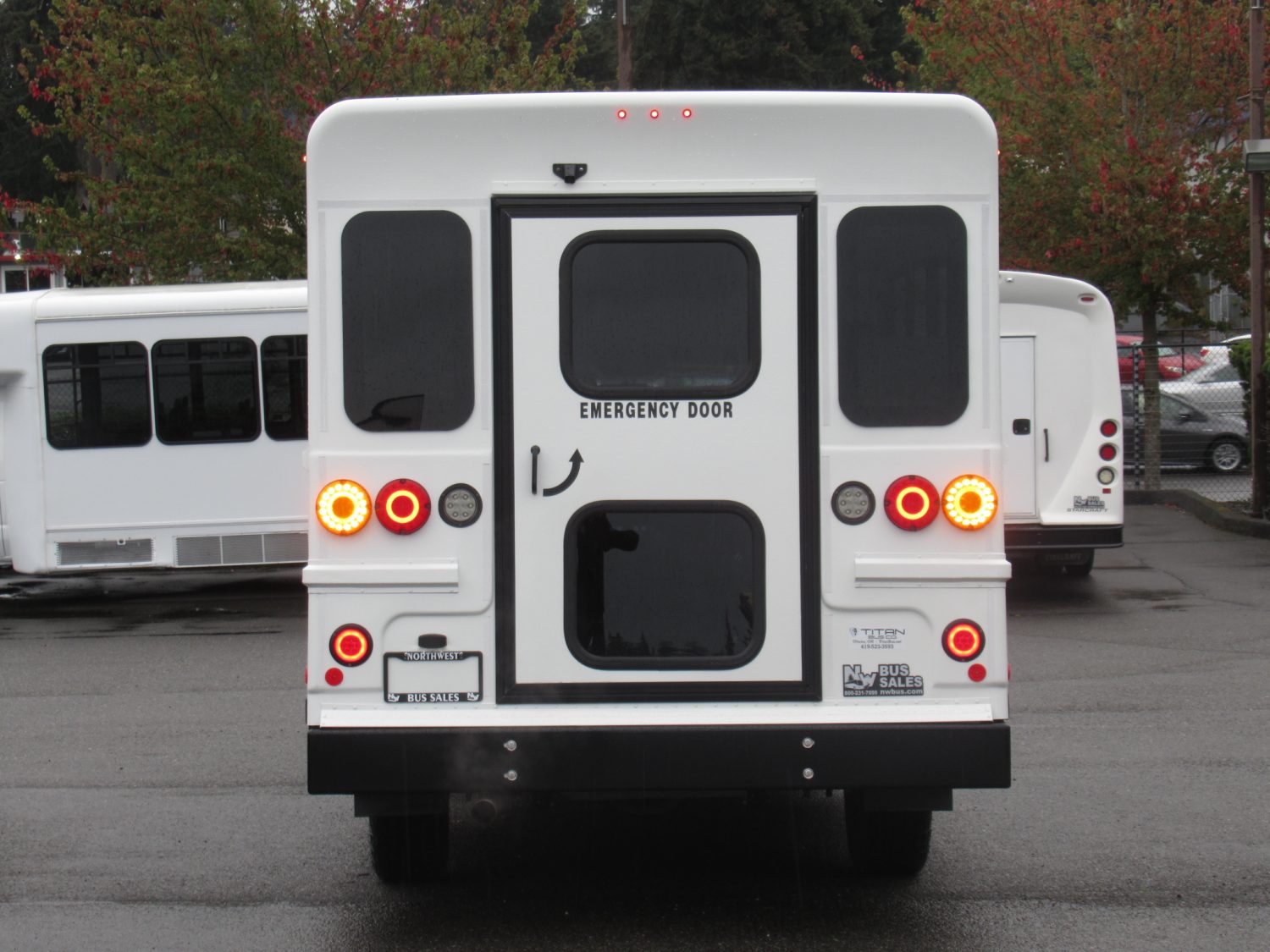 2018 Chevrolet Titan 14 Passenger Daycare Bus - B29925 - Image 11