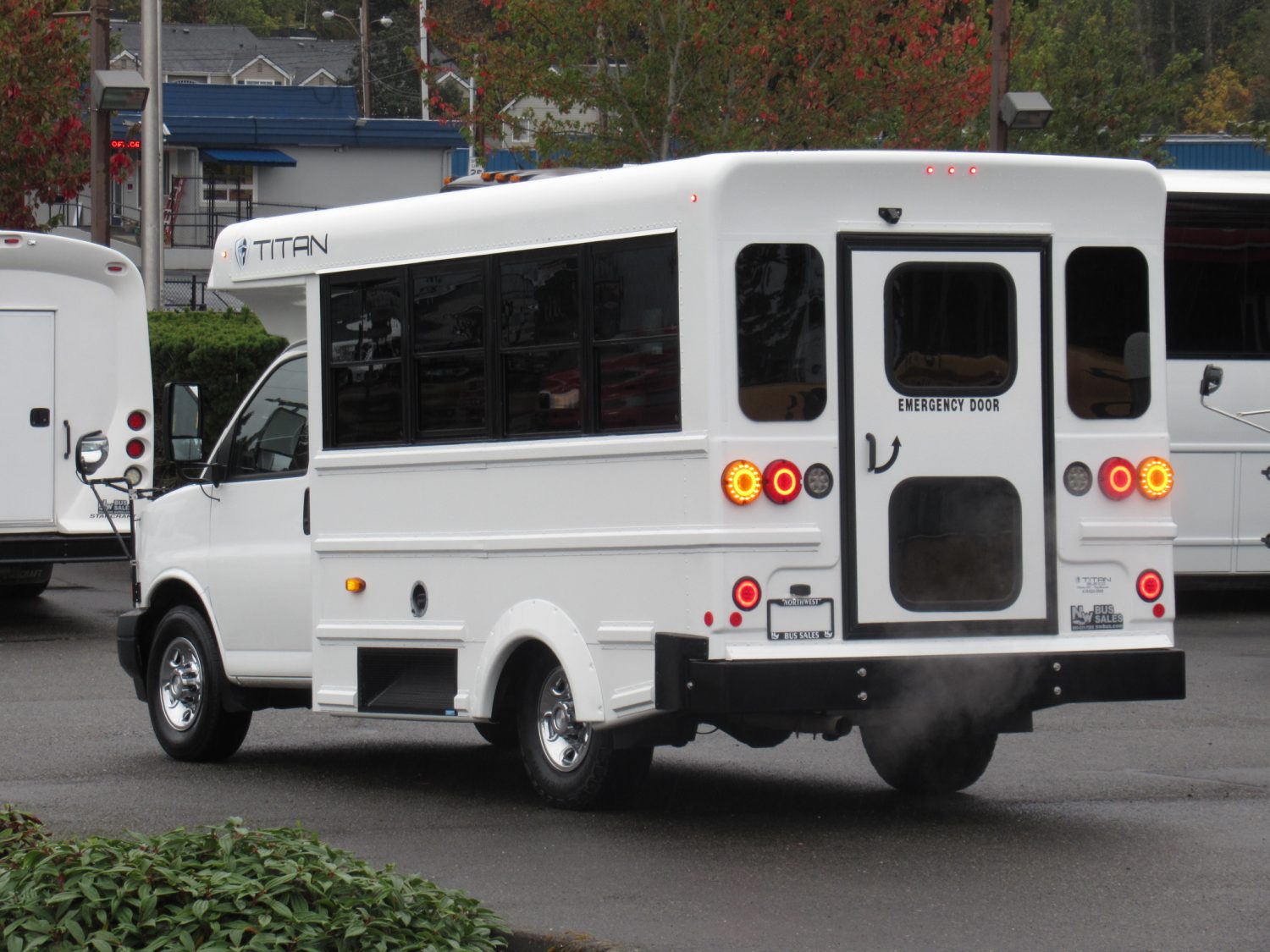 2018 Chevrolet Titan 14 Passenger Daycare Bus - B29925 - Image 4
