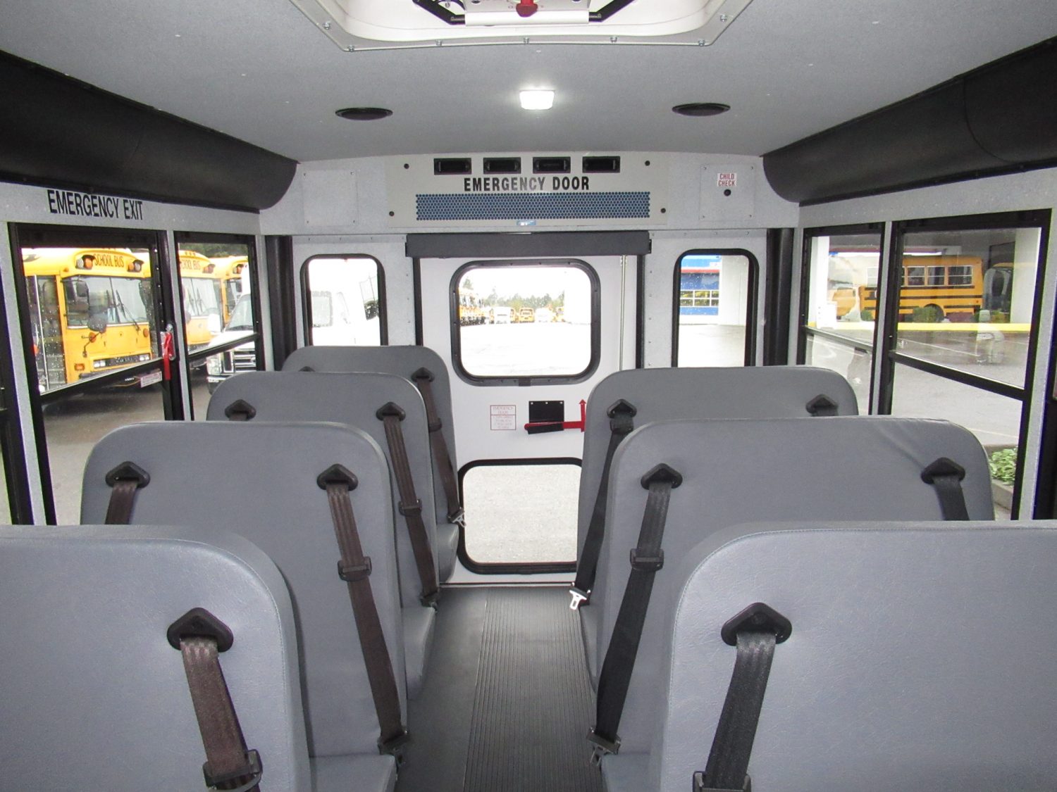 2018 Chevrolet Titan 14 Passenger Daycare Bus - B29925 - Image 6