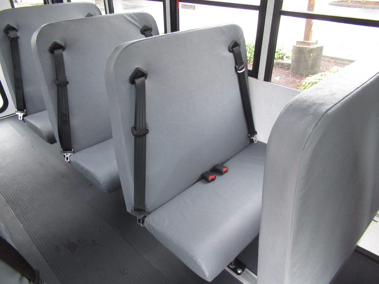 2018 Chevrolet Titan 14 Passenger Daycare Bus - B29925 - Image 10