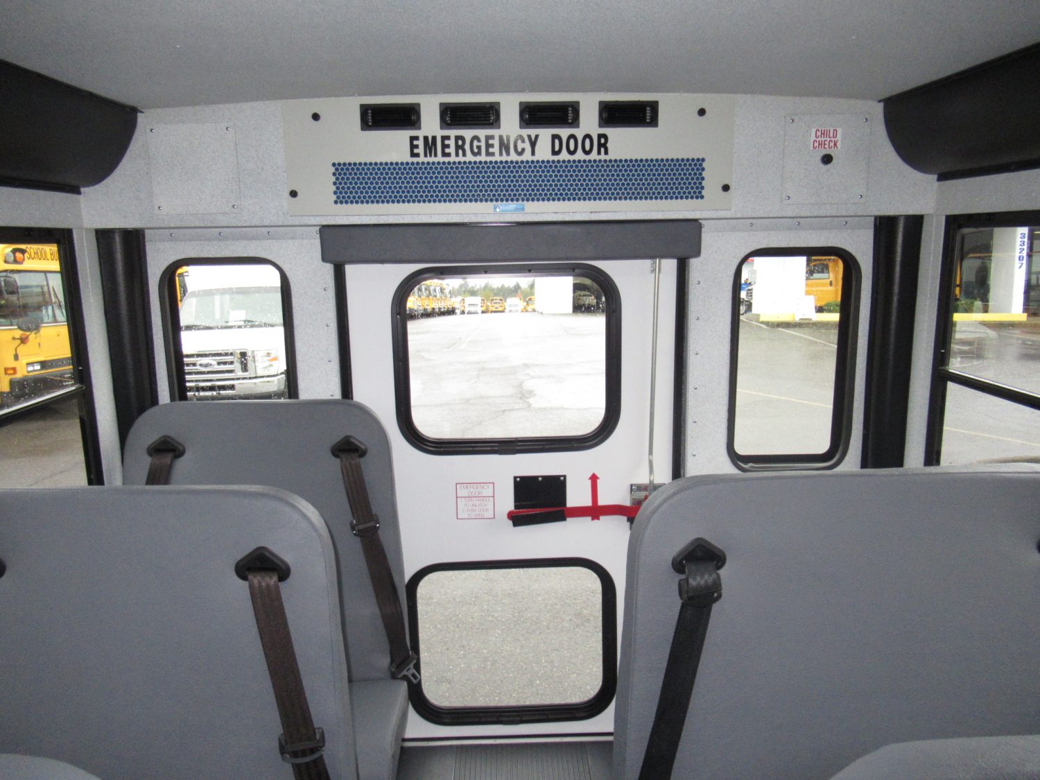 2018 Chevrolet Titan 14 Passenger Daycare Bus - B29925 - Image 7