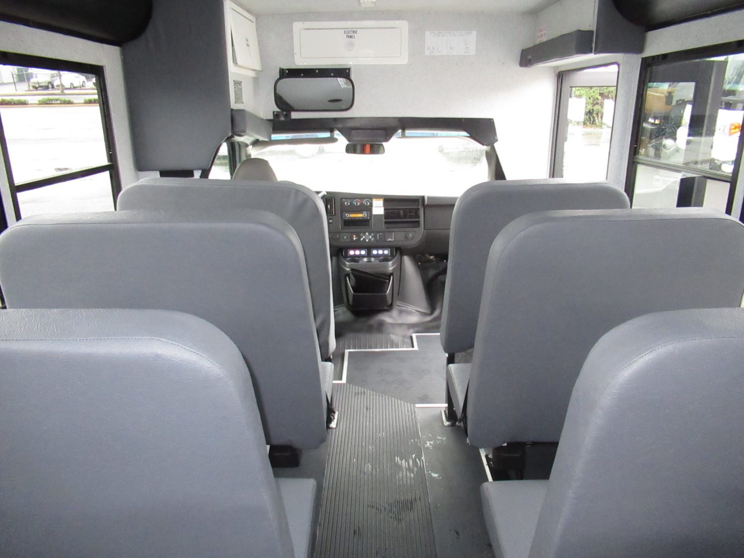 2018 Chevrolet Titan 14 Passenger Daycare Bus - B29925 - Image 8