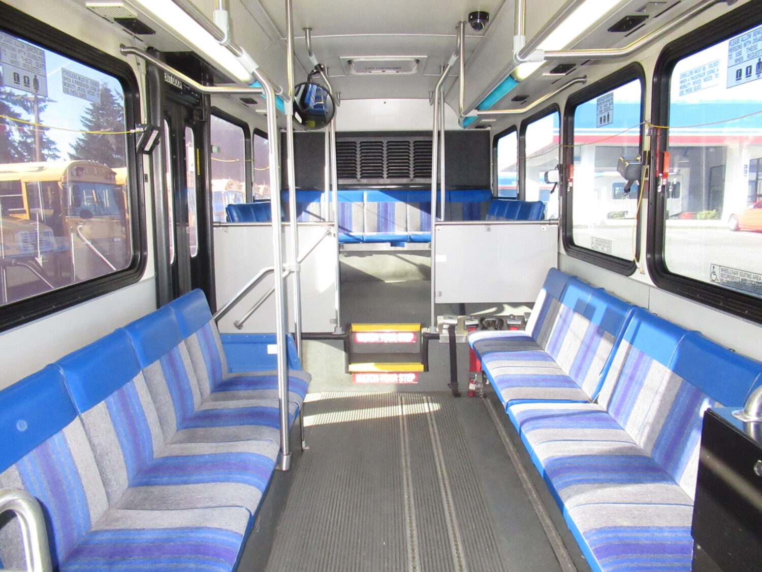2007 Gillig Low Floor 23 Passenger ADA Transit Bus - T91378 - Image 6
