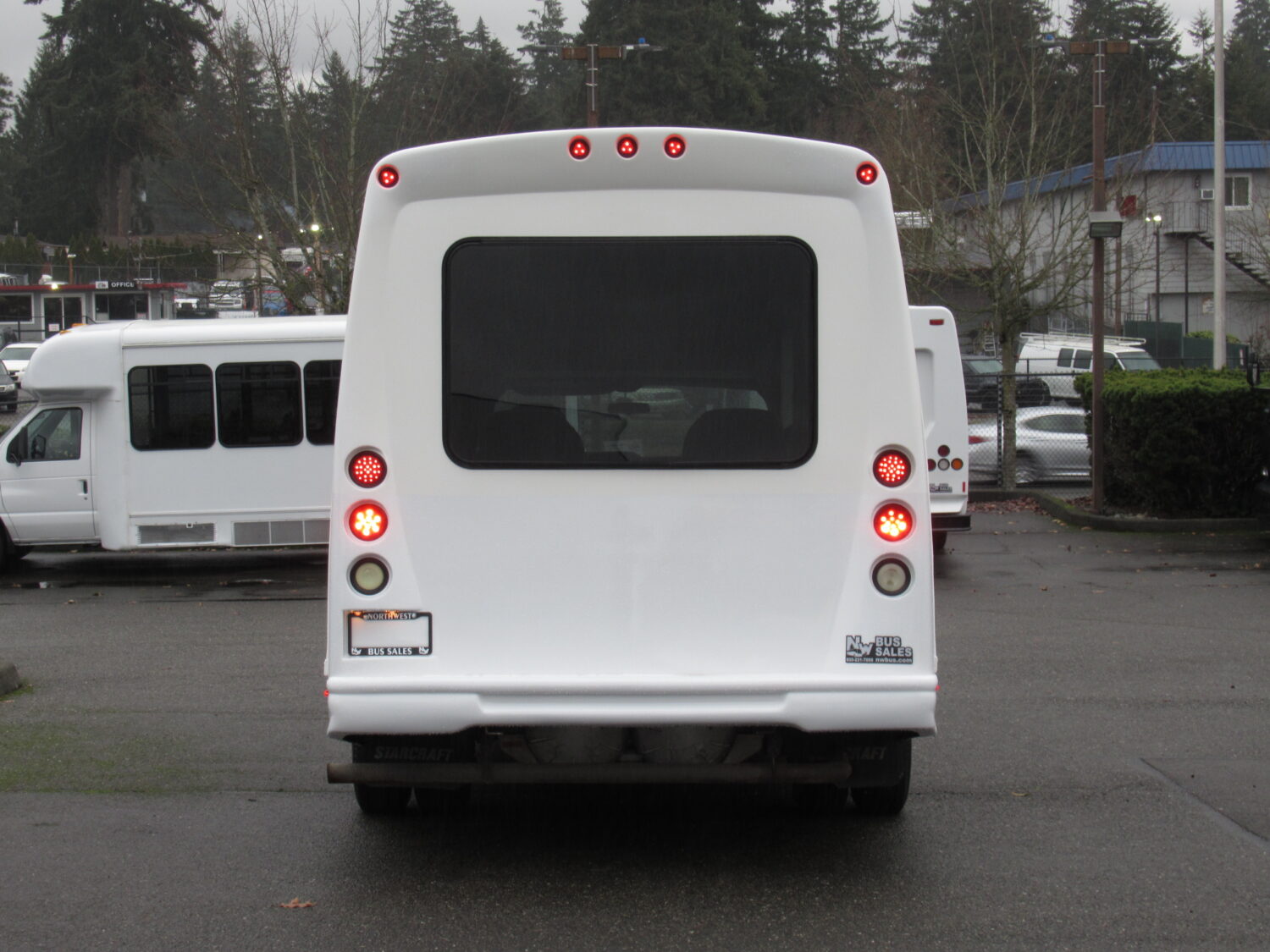 2011 Ford Starcraft Starquest 14 Passenger Shuttle Bus - S21341 - Image 11