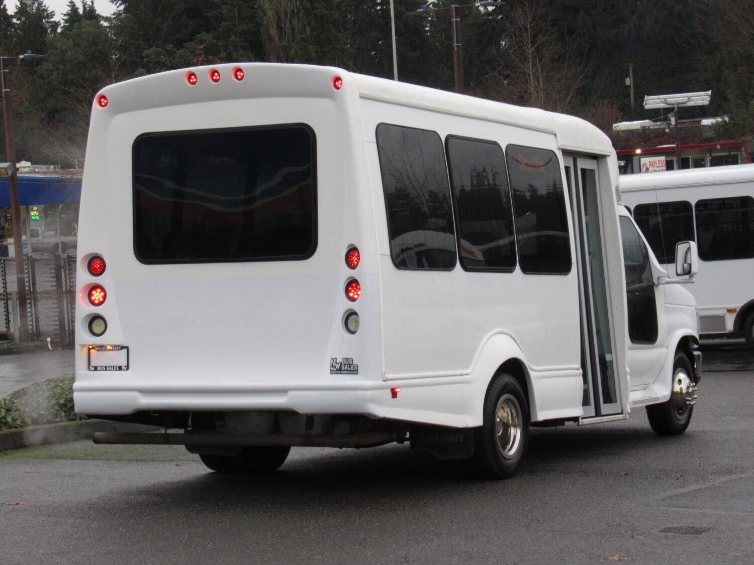 2011 Ford Starcraft Starquest 14 Passenger Shuttle Bus - S21341 - Image 3