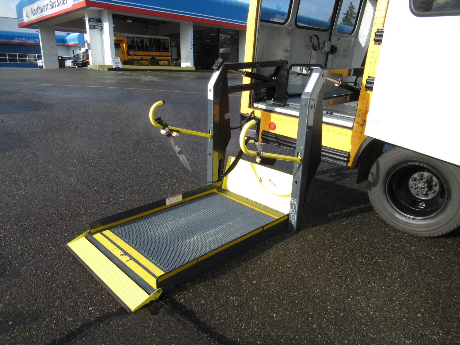 2012 Chevrolet Thomas 16+1 ADA Type-A School Bus - B92177 - Image 10