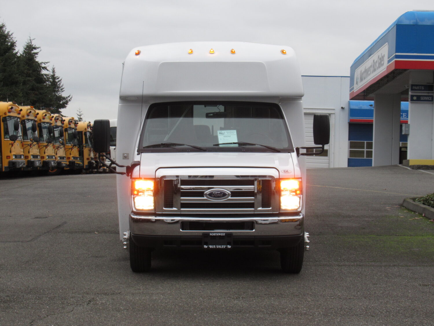 2017 Ford Elkhart 14 Passenger ADA + Interior Luggage Shuttle Bus - S55767 - Image 12