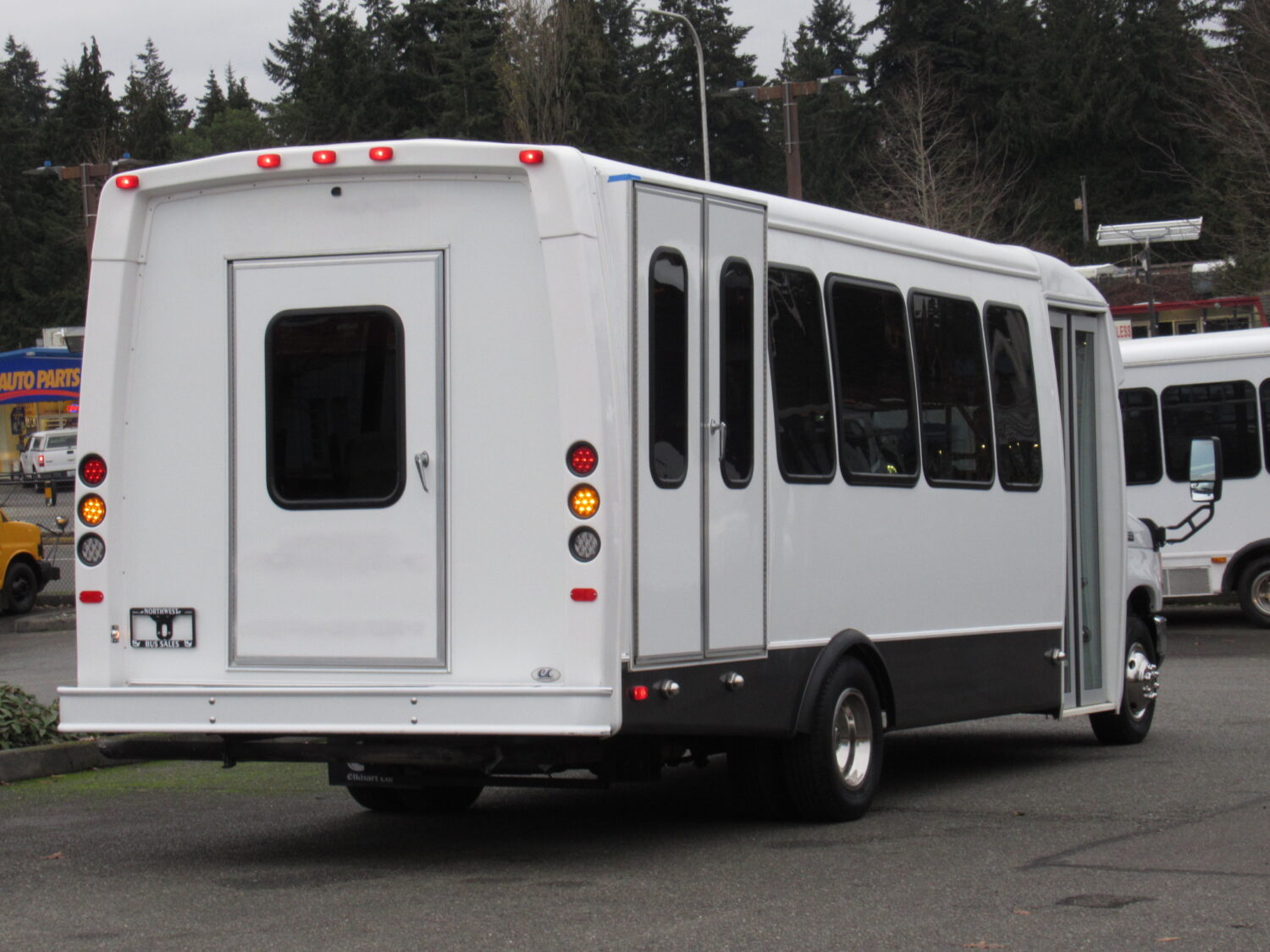 2017 Ford Elkhart 14 Passenger ADA + Interior Luggage Shuttle Bus - S55767 - Image 3