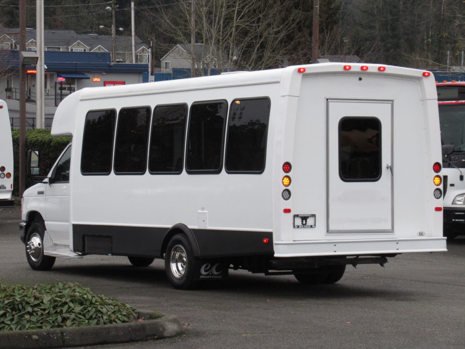 2017 Ford Elkhart 14 Passenger ADA + Interior Luggage Shuttle Bus - S55767 - Image 4