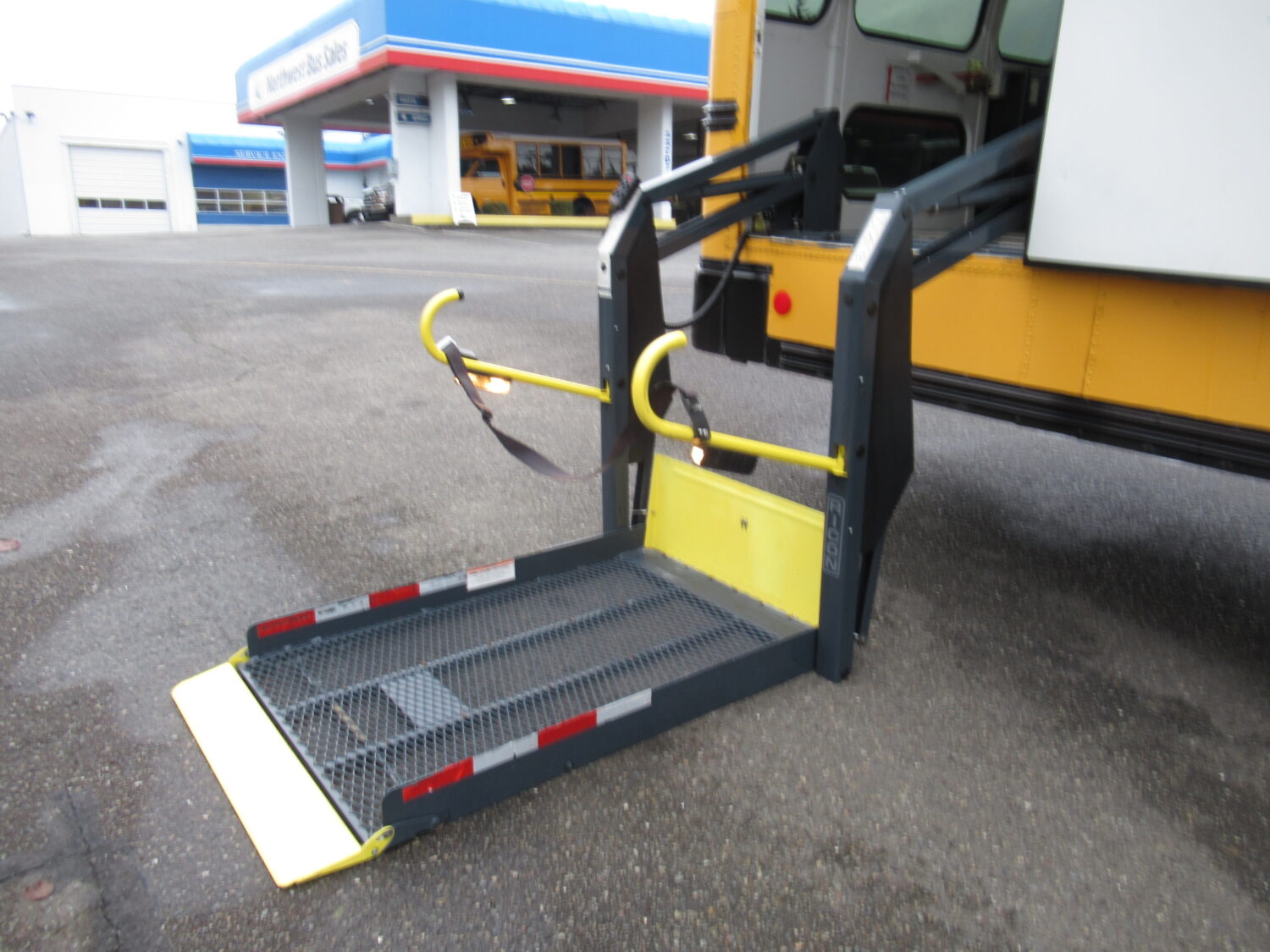 2004 Blue Bird All American 18 Passenger + 3 Wheelchair Short School Bus - B15043 - Image 10