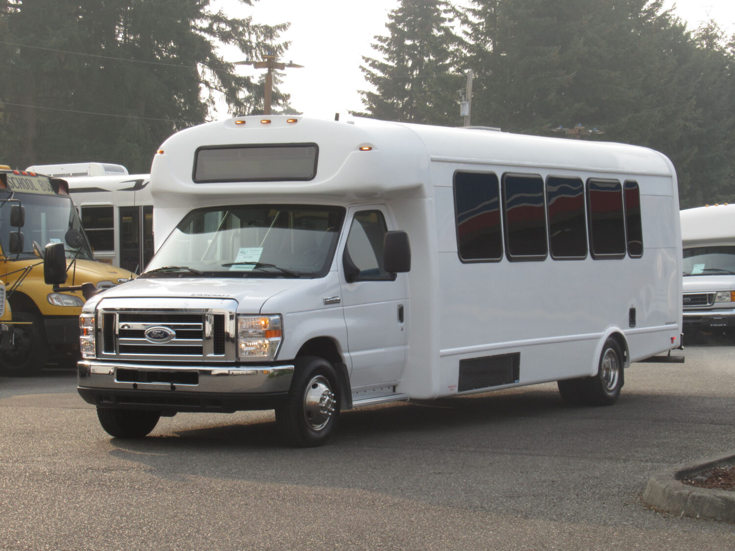 2016 Ford Starcraft MVP 24 Passenger + Rear Luggage Shuttle Bus - S21060 - Image 2