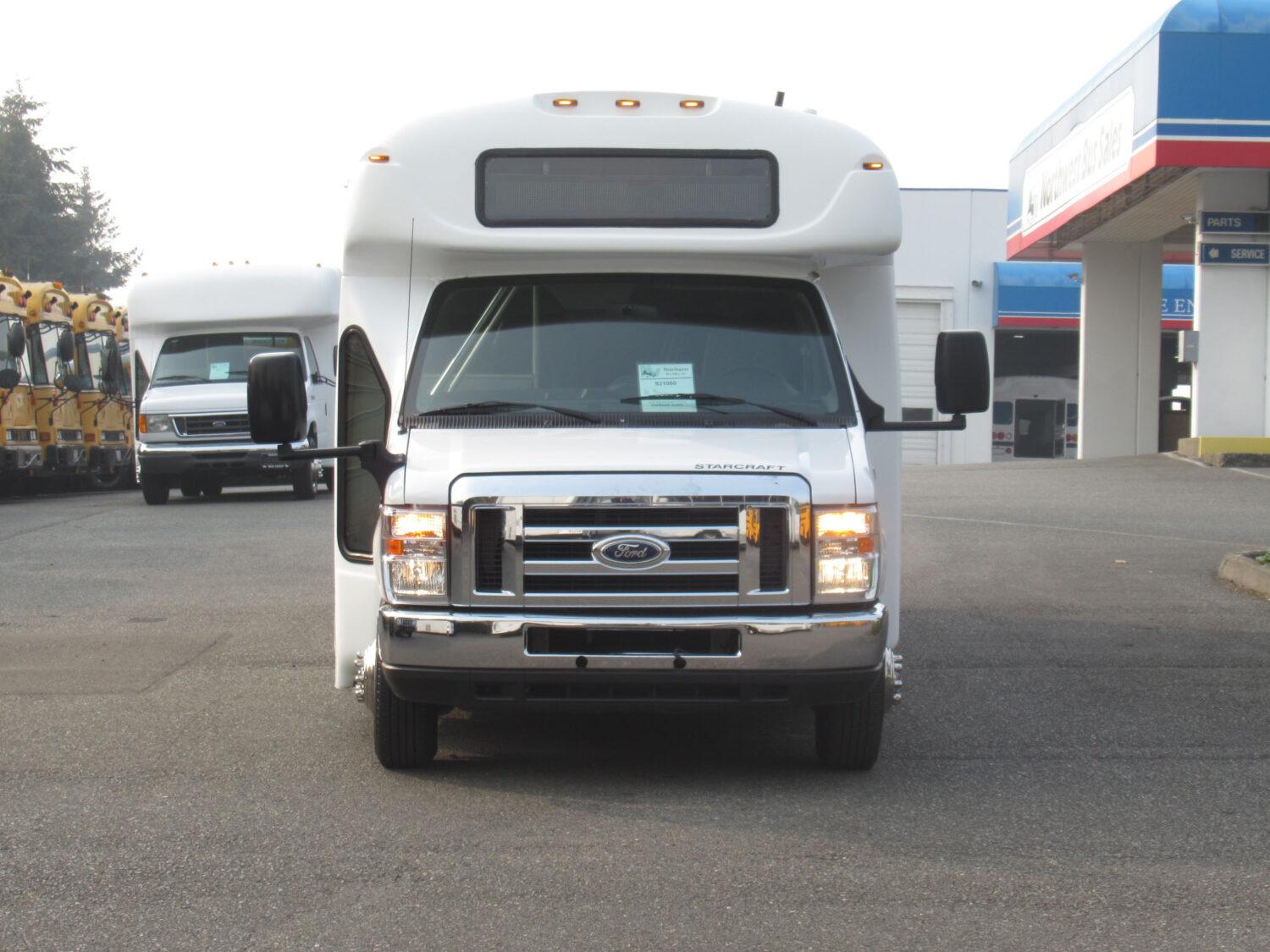 2016 Ford Starcraft MVP 24 Passenger + Rear Luggage Shuttle Bus - S21060 - Image 12