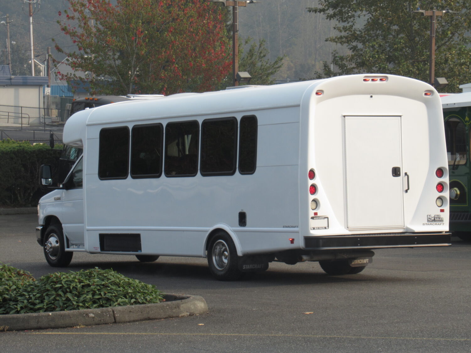 2016 Ford Starcraft MVP 24 Passenger + Rear Luggage Shuttle Bus - S21060 - Image 4