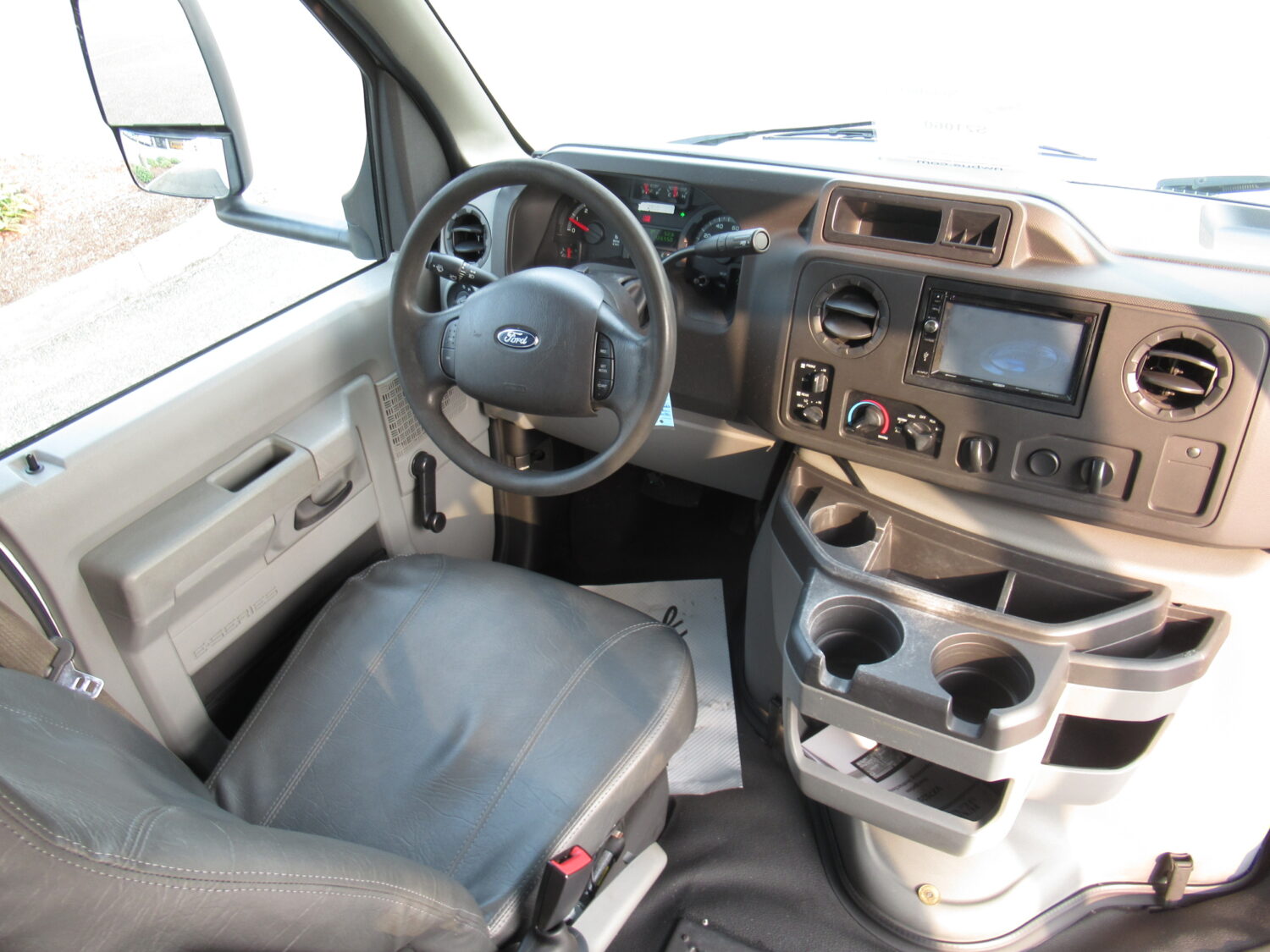 2016 Ford Starcraft MVP 24 Passenger + Rear Luggage Shuttle Bus - S21060 - Image 5