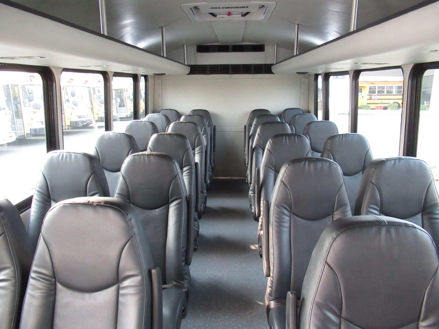 2016 Ford Starcraft MVP 24 Passenger + Rear Luggage Shuttle Bus - S21060 - Image 9