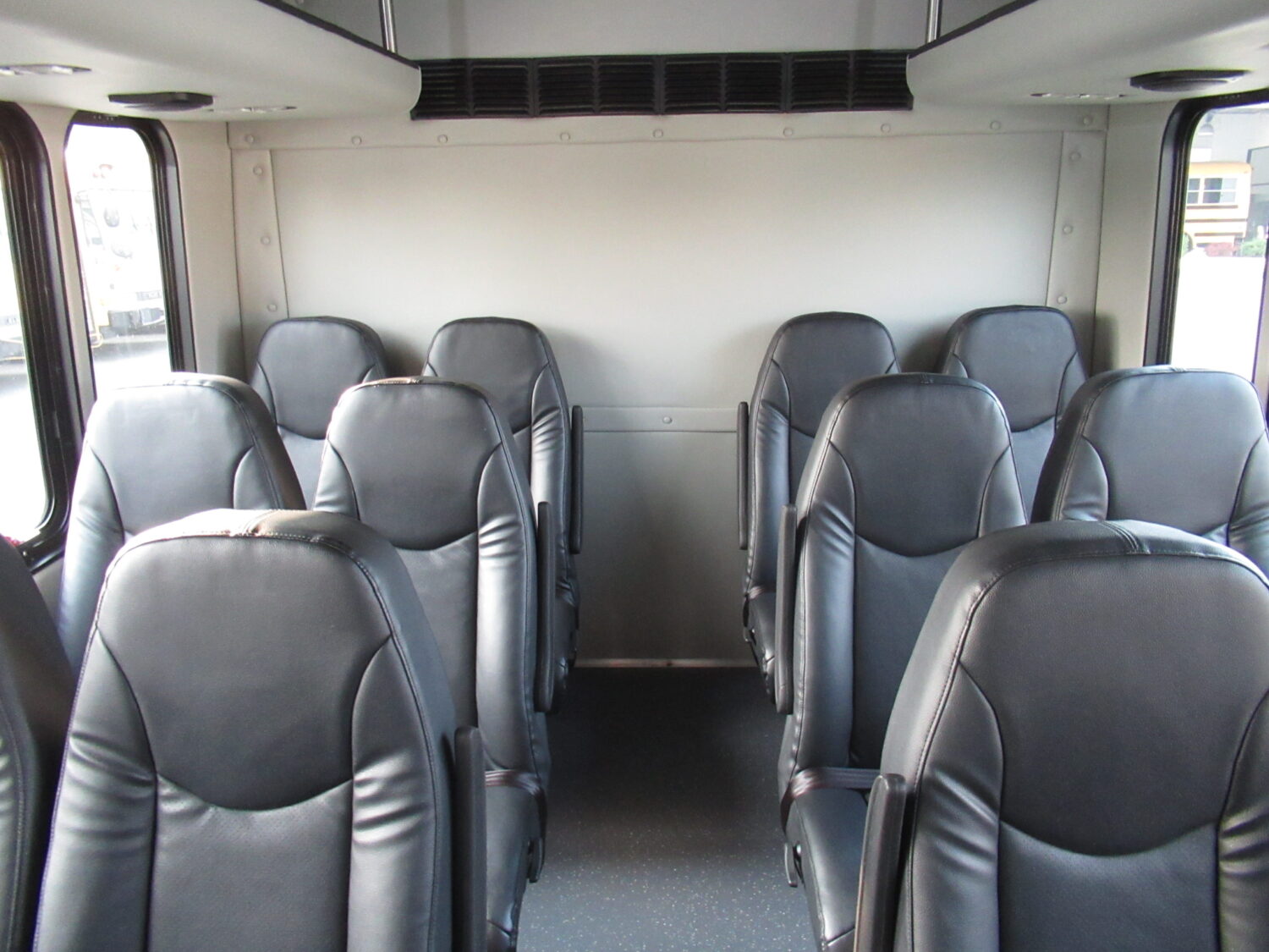 2016 Ford Starcraft MVP 24 Passenger + Rear Luggage Shuttle Bus - S21060 - Image 7