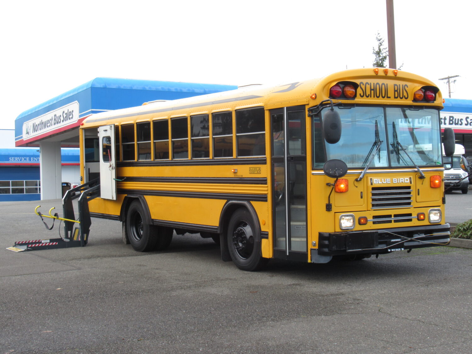 2003 Blue Bird TC-2000 Handy Bus Short School Bus - B07027