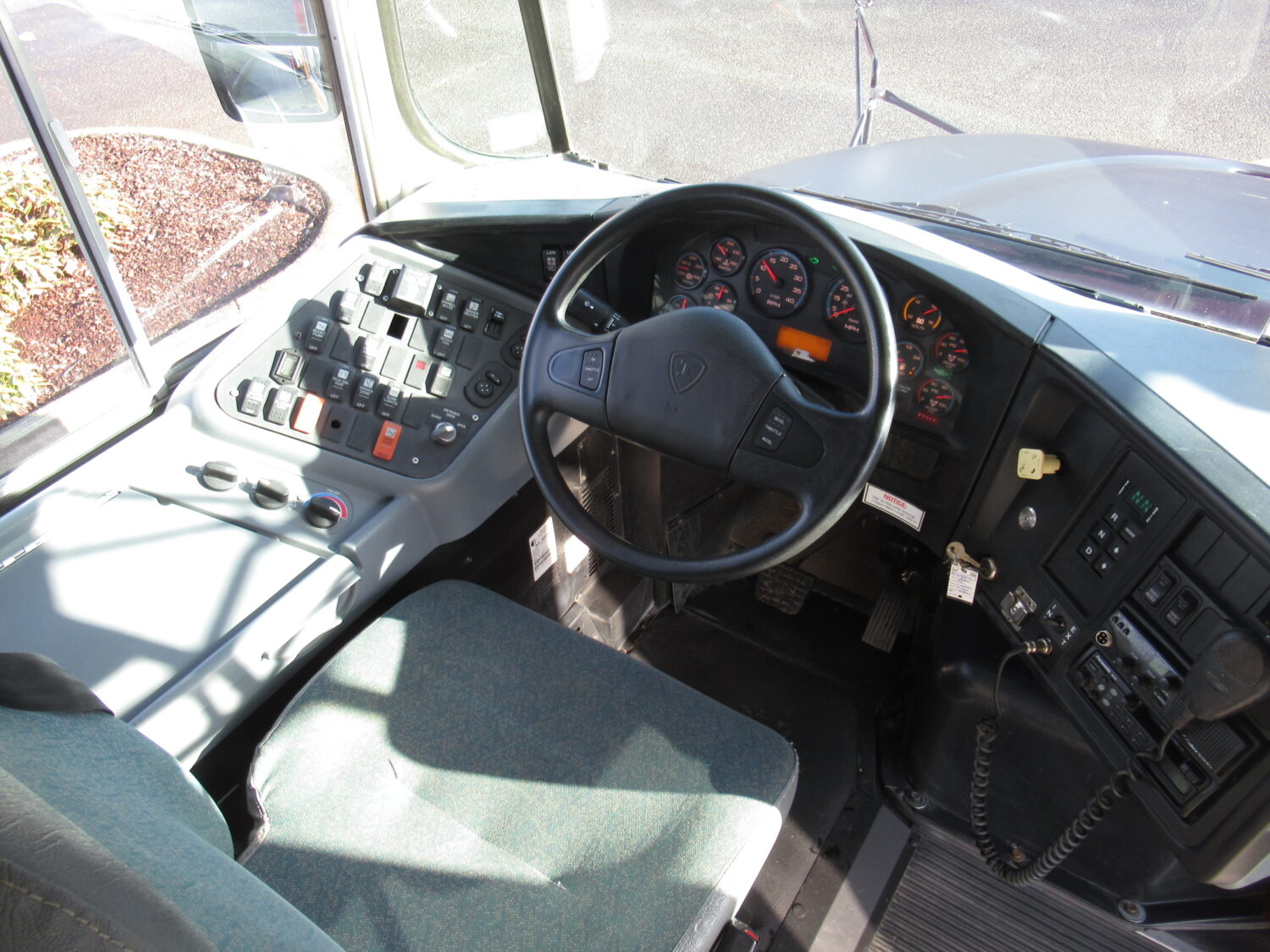 2010 IC CE-300 71 Passenger School Bus - B89344 - Image 5