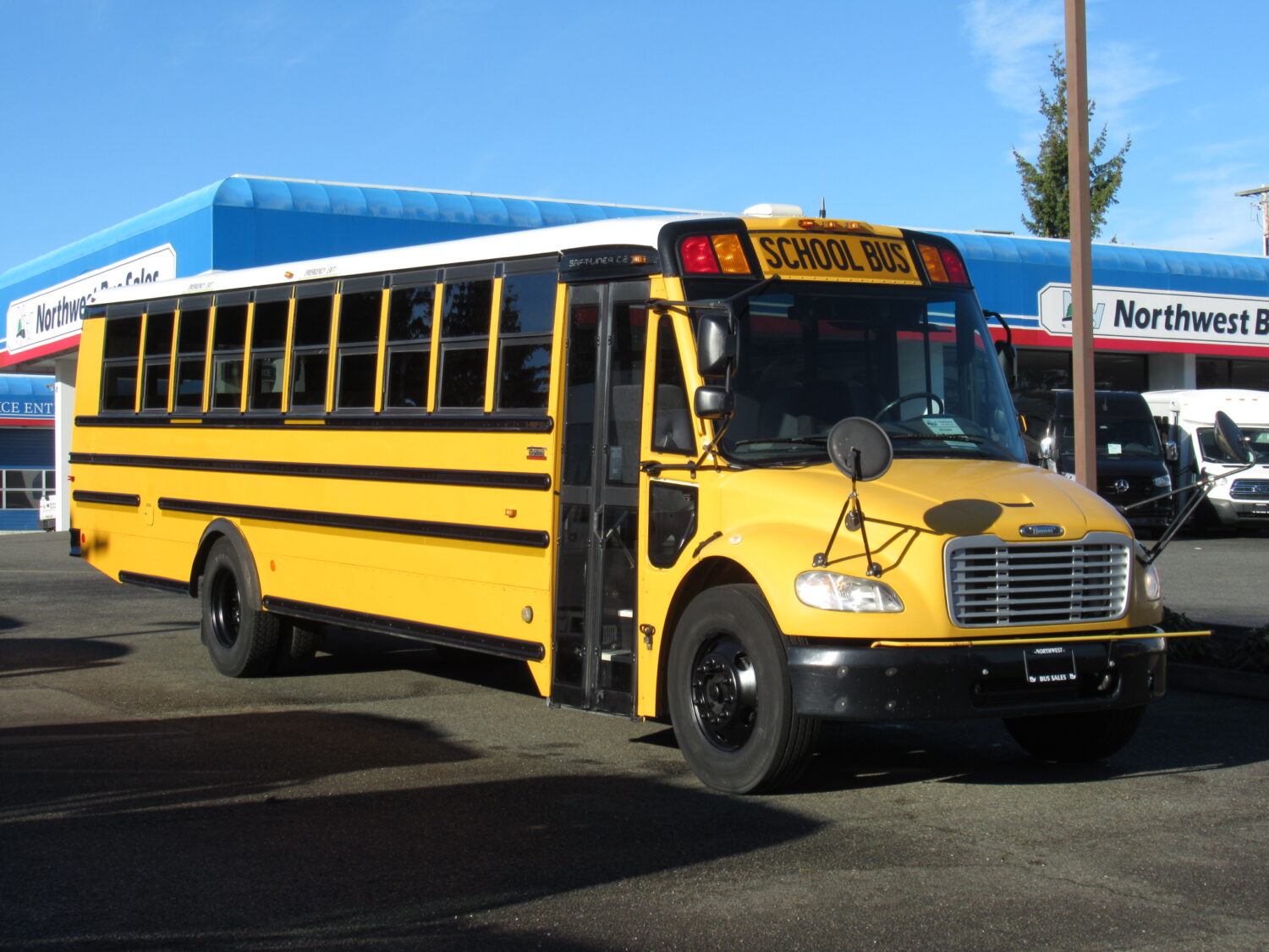 2009 Thomas Saf-T-Liner C2 71 Passenger School Bus - B74394