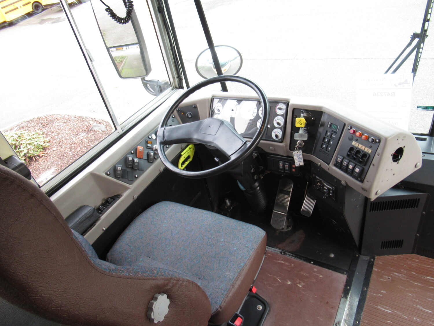 2009 International RE-300 78 Passenger School Bus - B47236 - Image 5