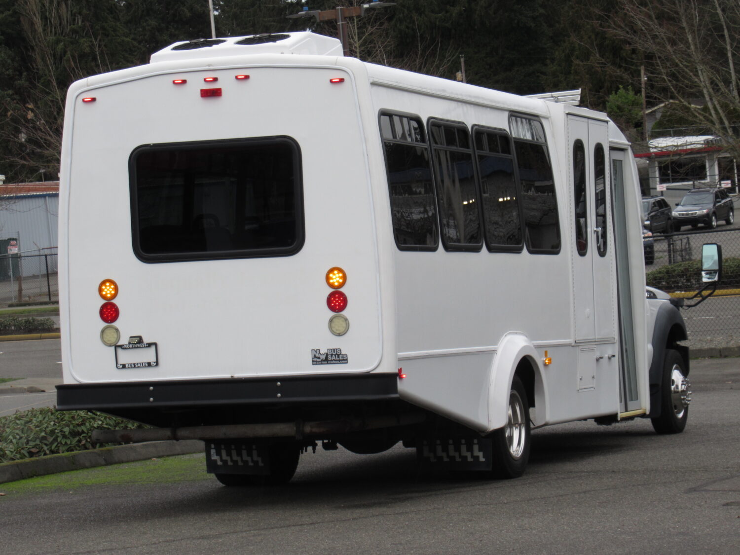 2012 Ford F550 Goshen G-FORCE 24 Passenger ADA Shuttle Bus - S33855 - Image 3