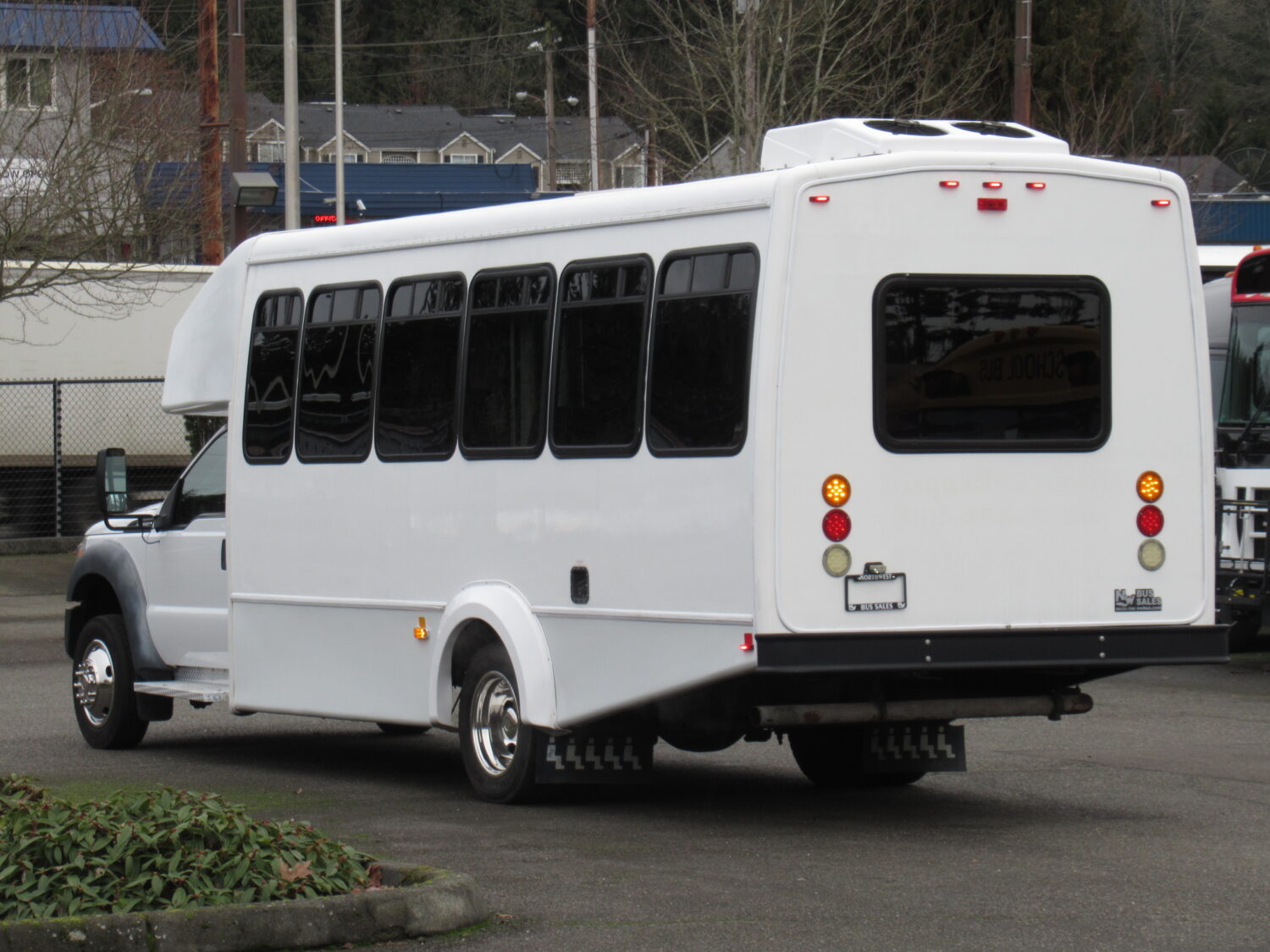 2012 Ford F550 Goshen G-FORCE 24 Passenger ADA Shuttle Bus - S33855 - Image 4