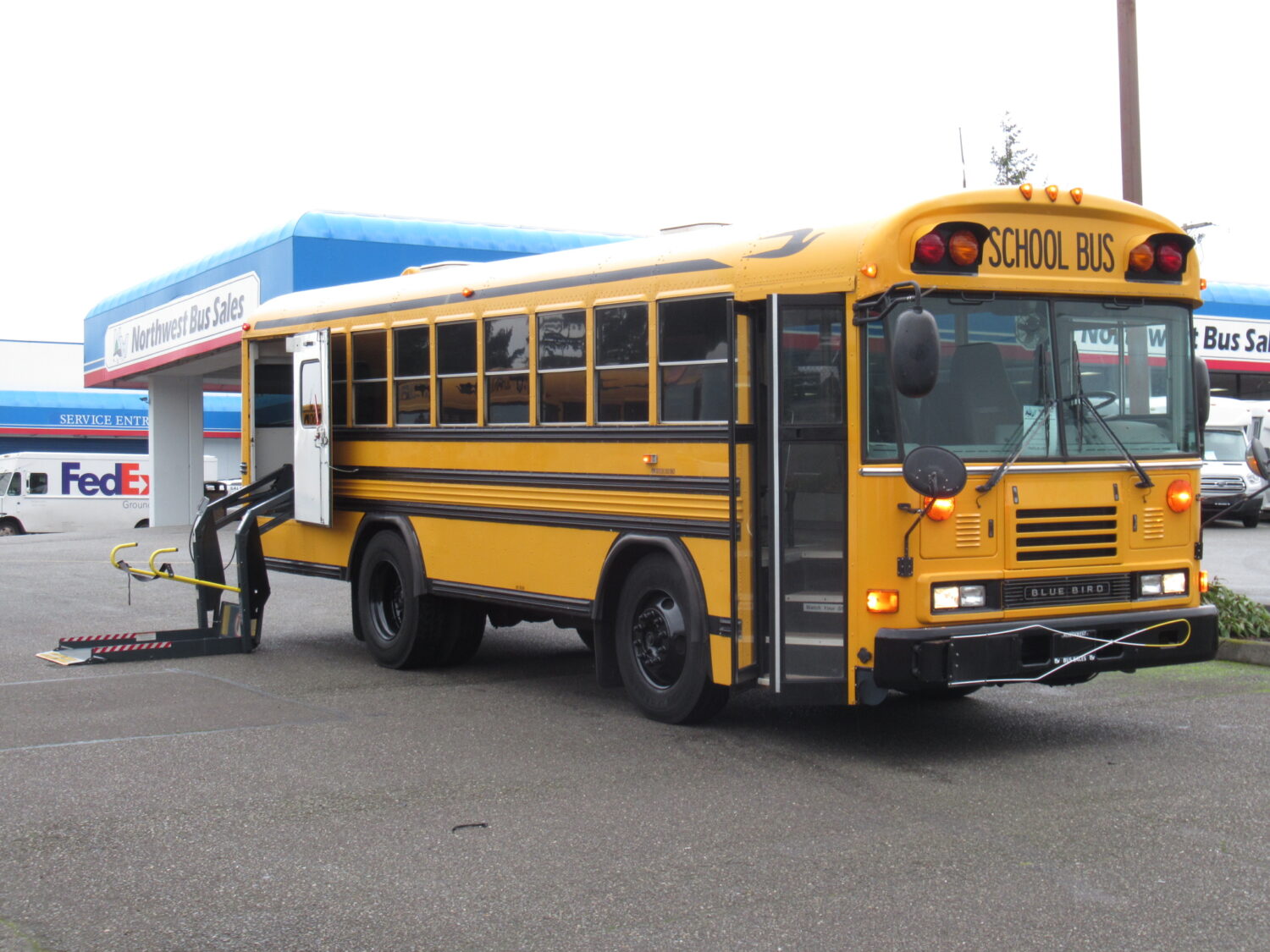 2004 Blue Bird All American 16 Passenger + 3 Wheelchair Short School Bus - B15332