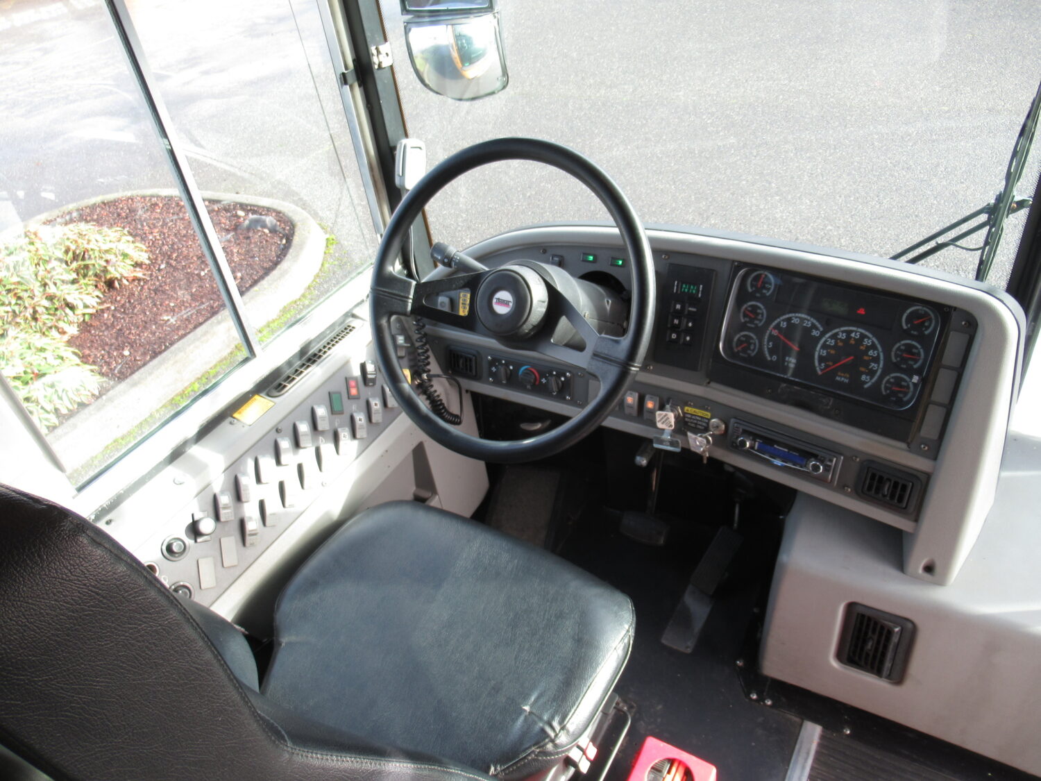 2010 Thomas HDX 78 Passenger School Bus - B21344 - Image 5