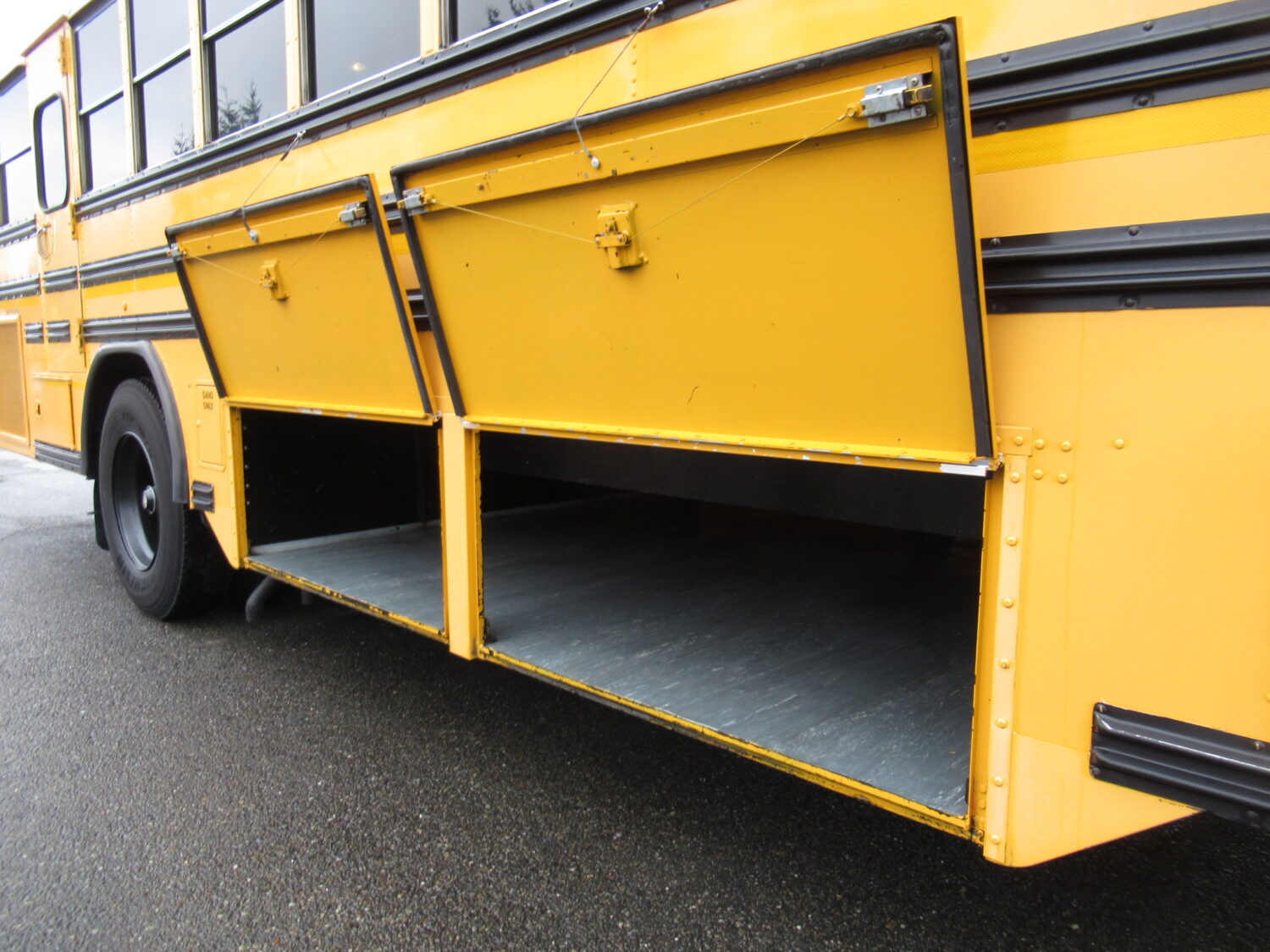 2006 Blue Bird All American 75 Passenger School Bus - B37808 - Image 10